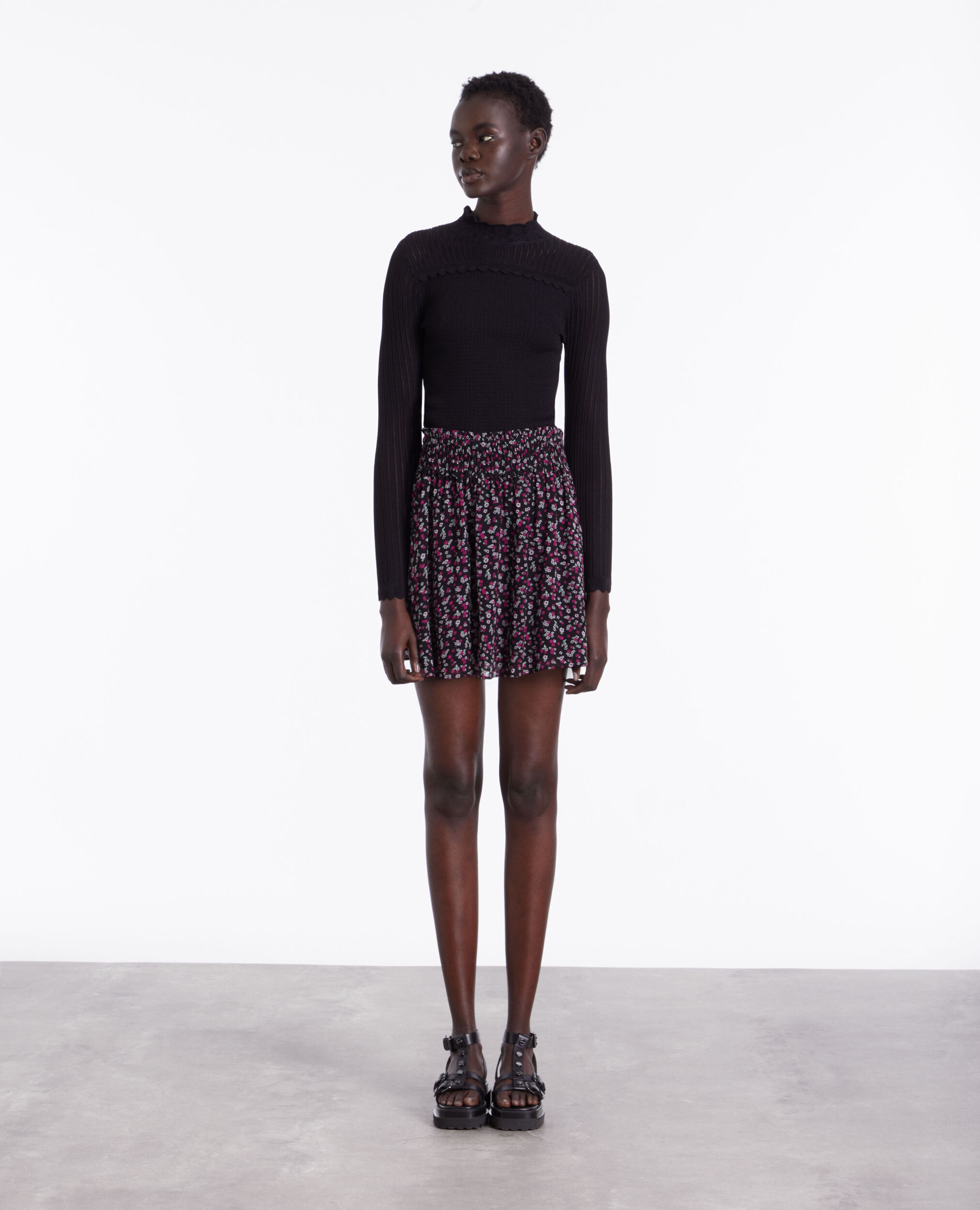 Short printed skirt with smocking BLACK / PINK