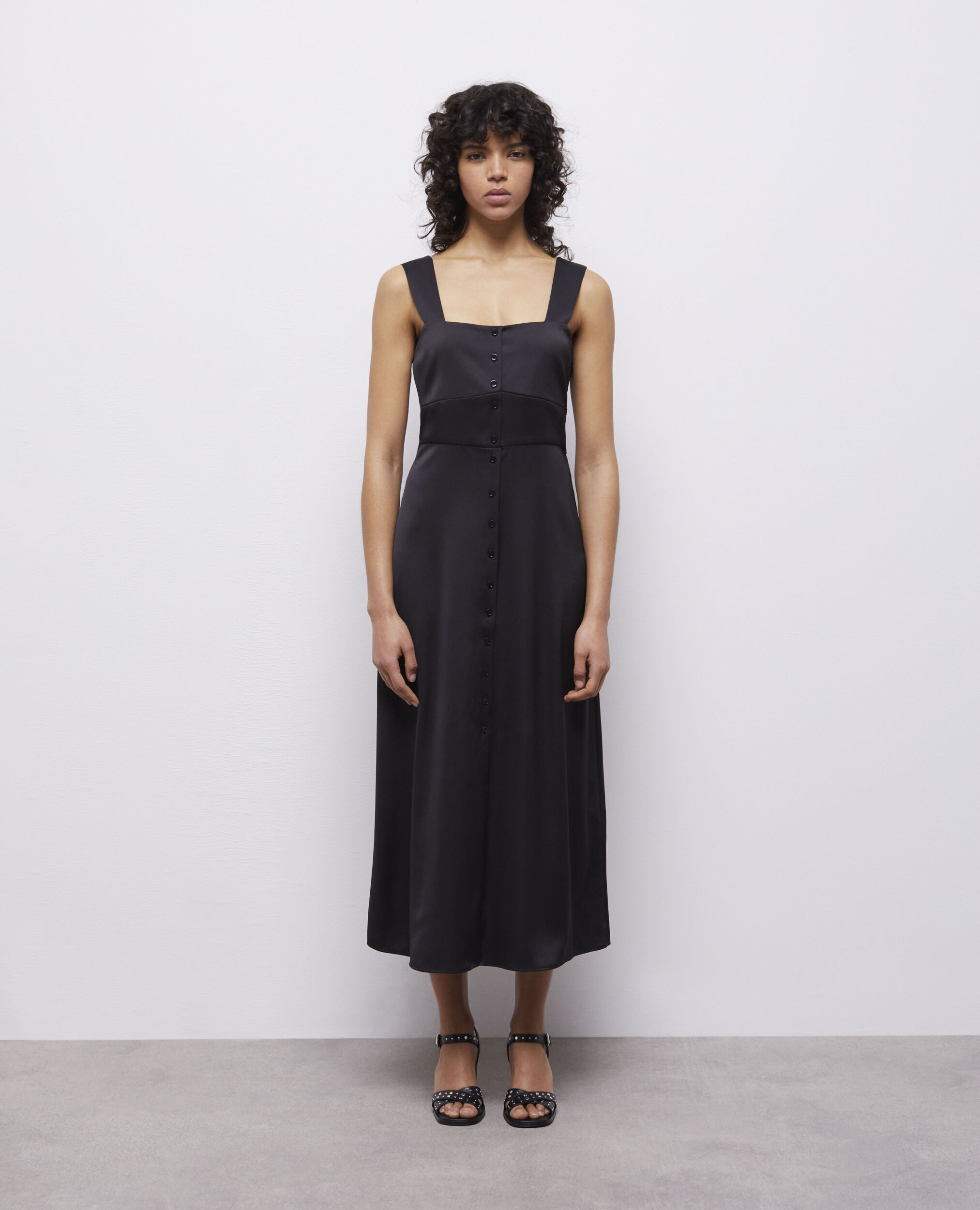 Long black dress with buttoning BLACK