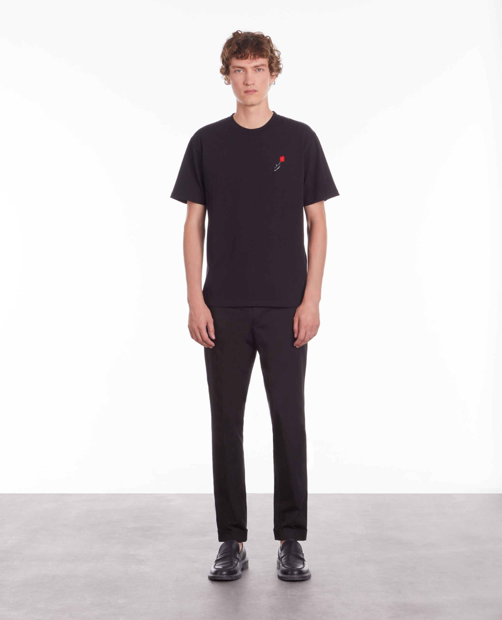 Men's black t-shirt with flower embroidery BLACK