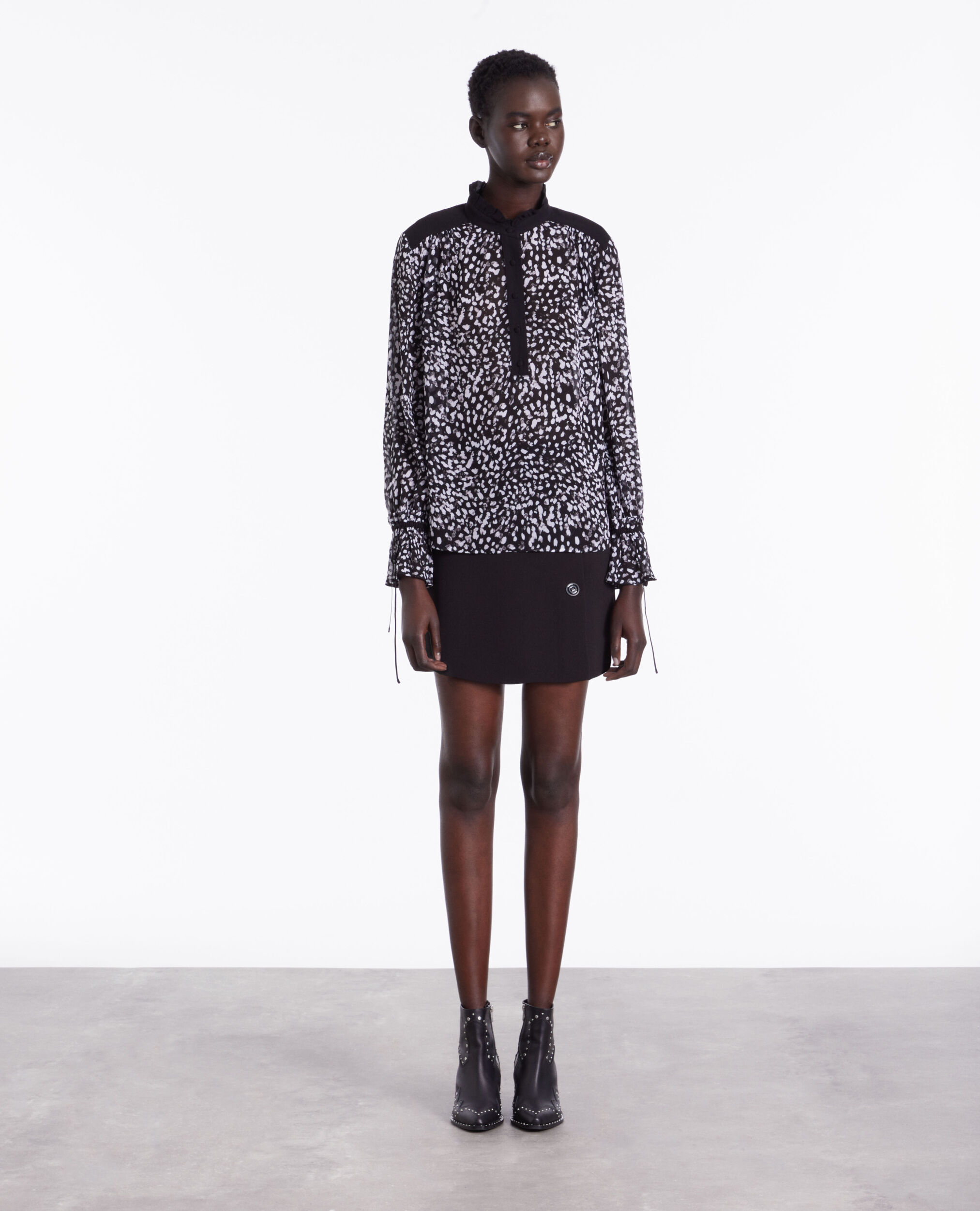 Printed top with contrasting details BLACK WHITE