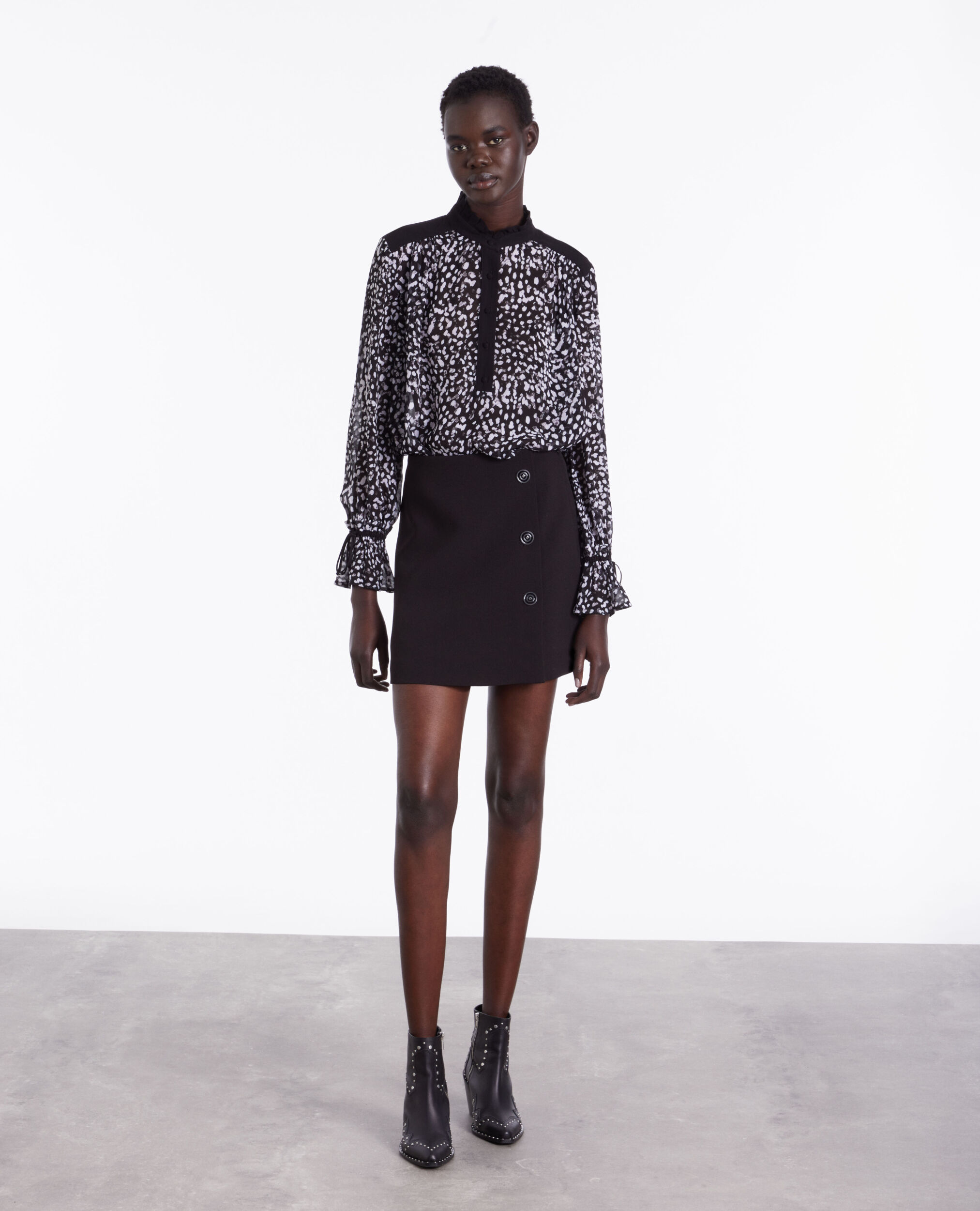 Short black crepe skirt BLACK