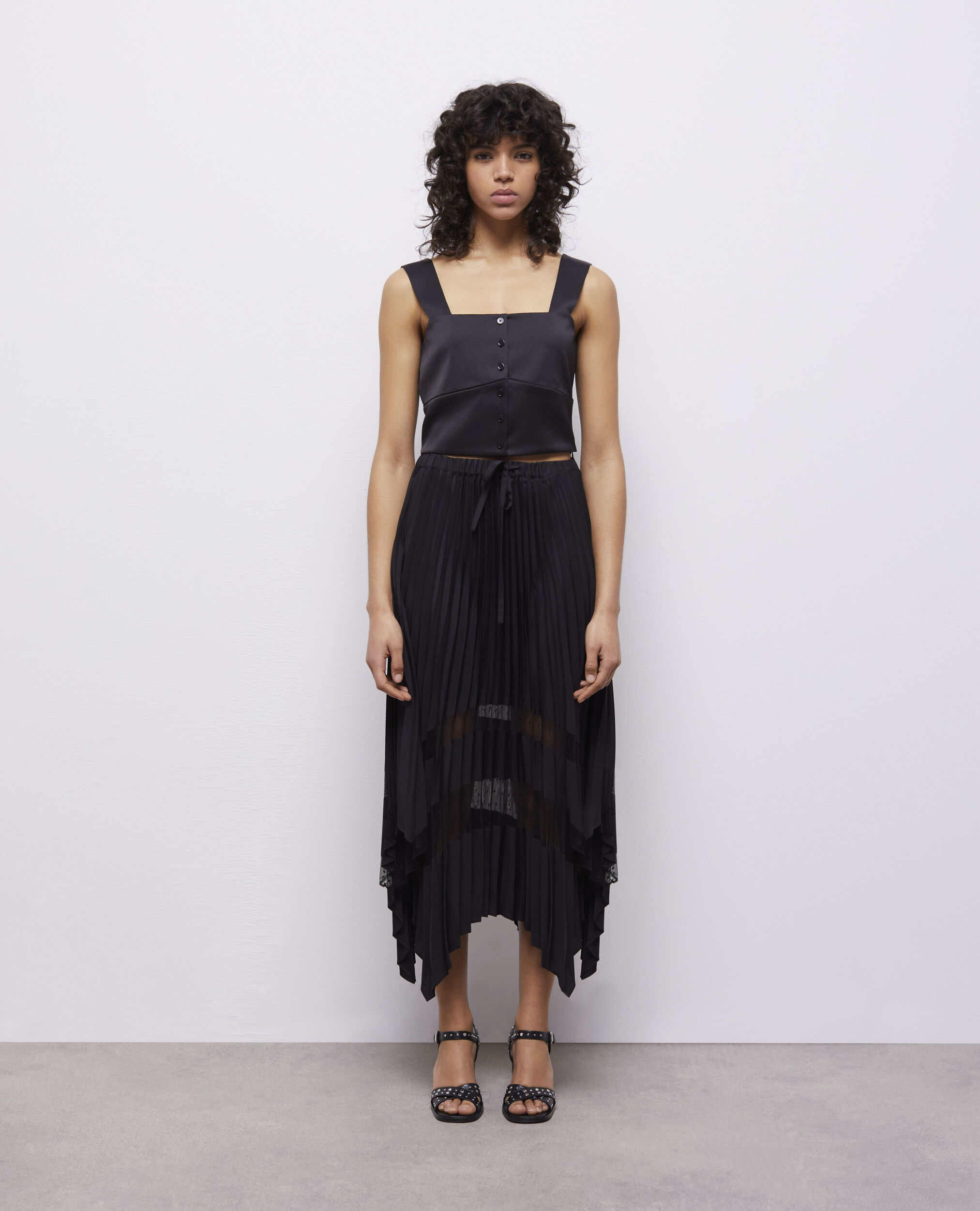 Short black satin top with buttoning BLACK