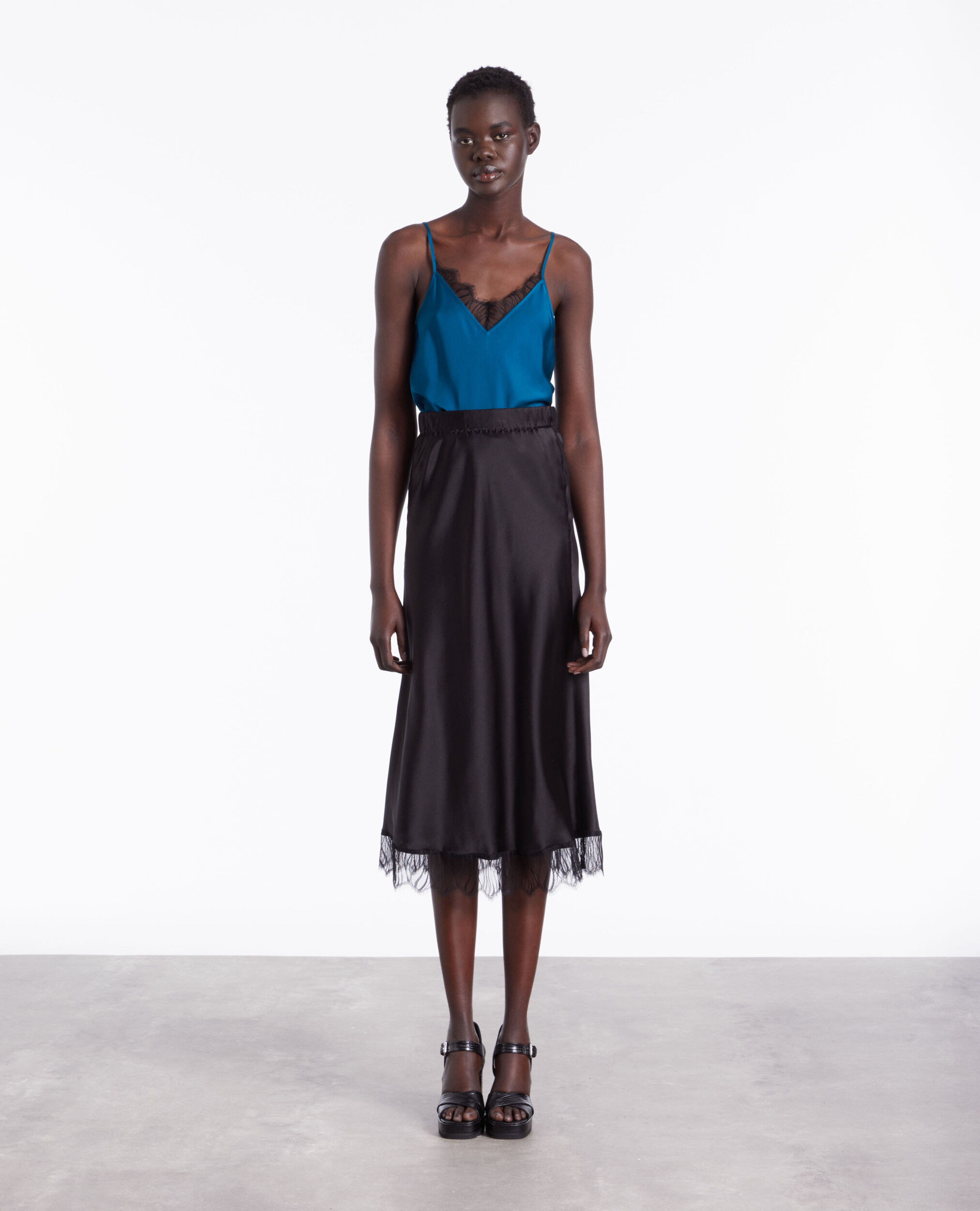 Long black skirt with lace details BLACK