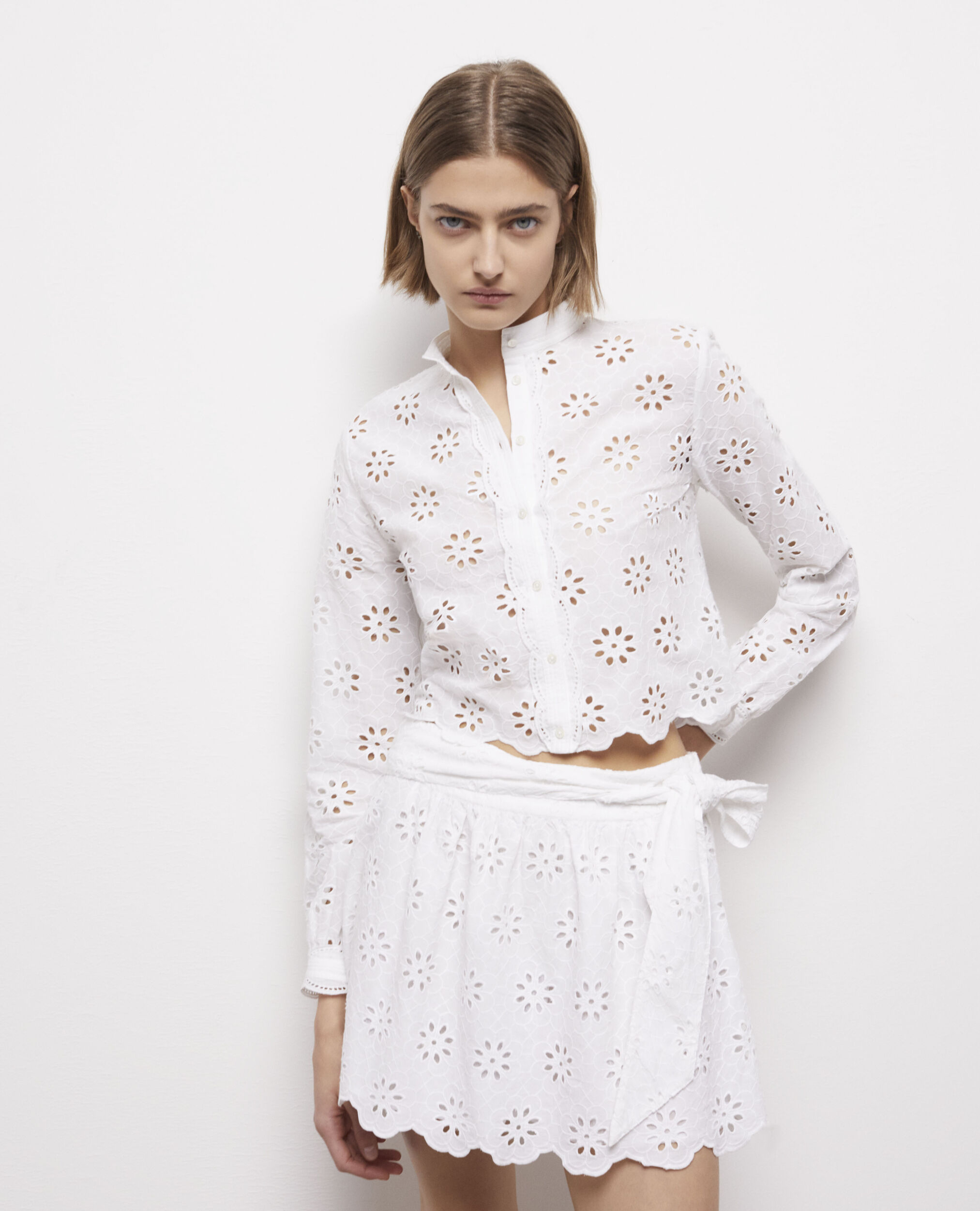 Short white skirt with broderie anglaise WHITE