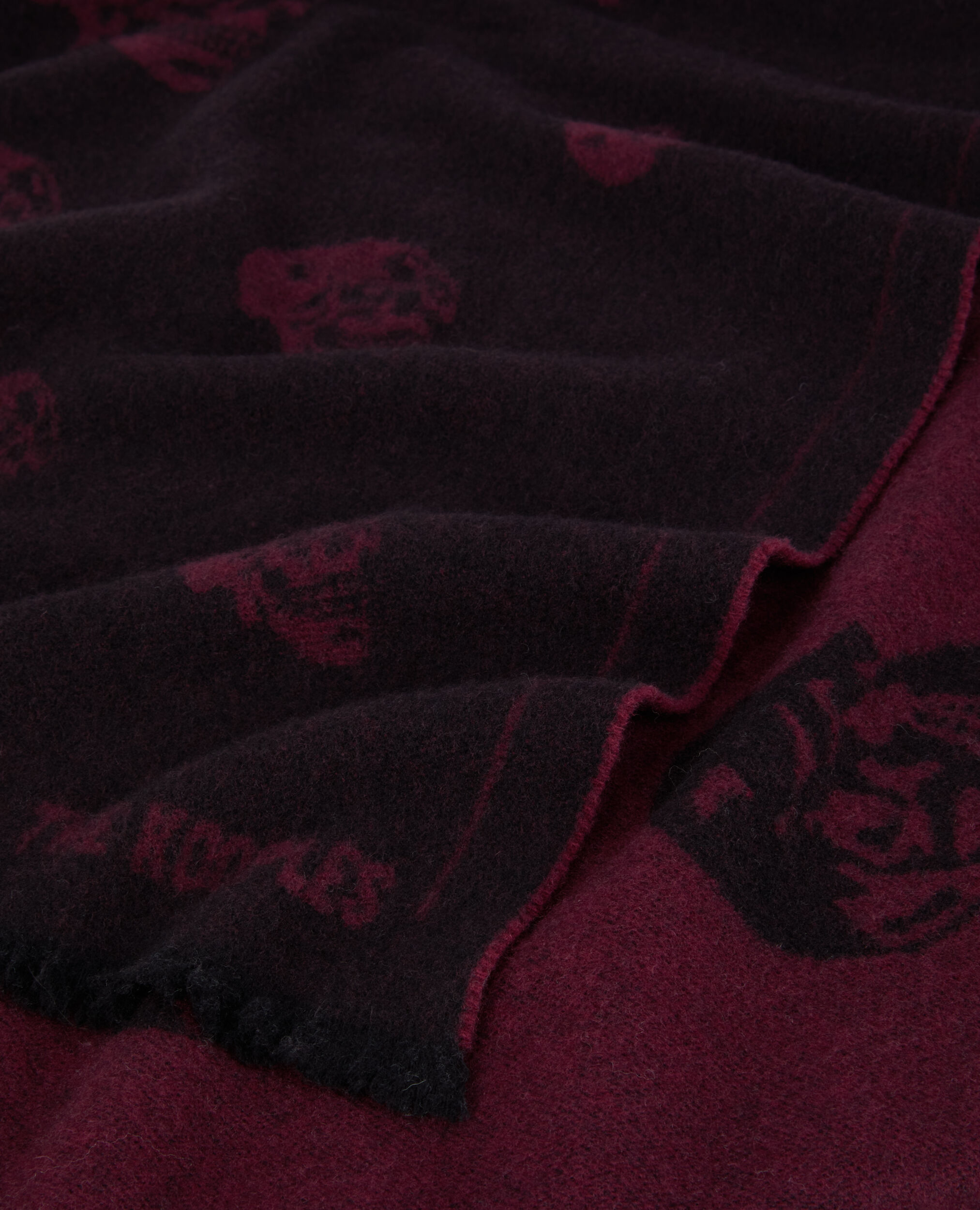 Black and burgundy wool scarf with skulls BLACK-BORDEAUX