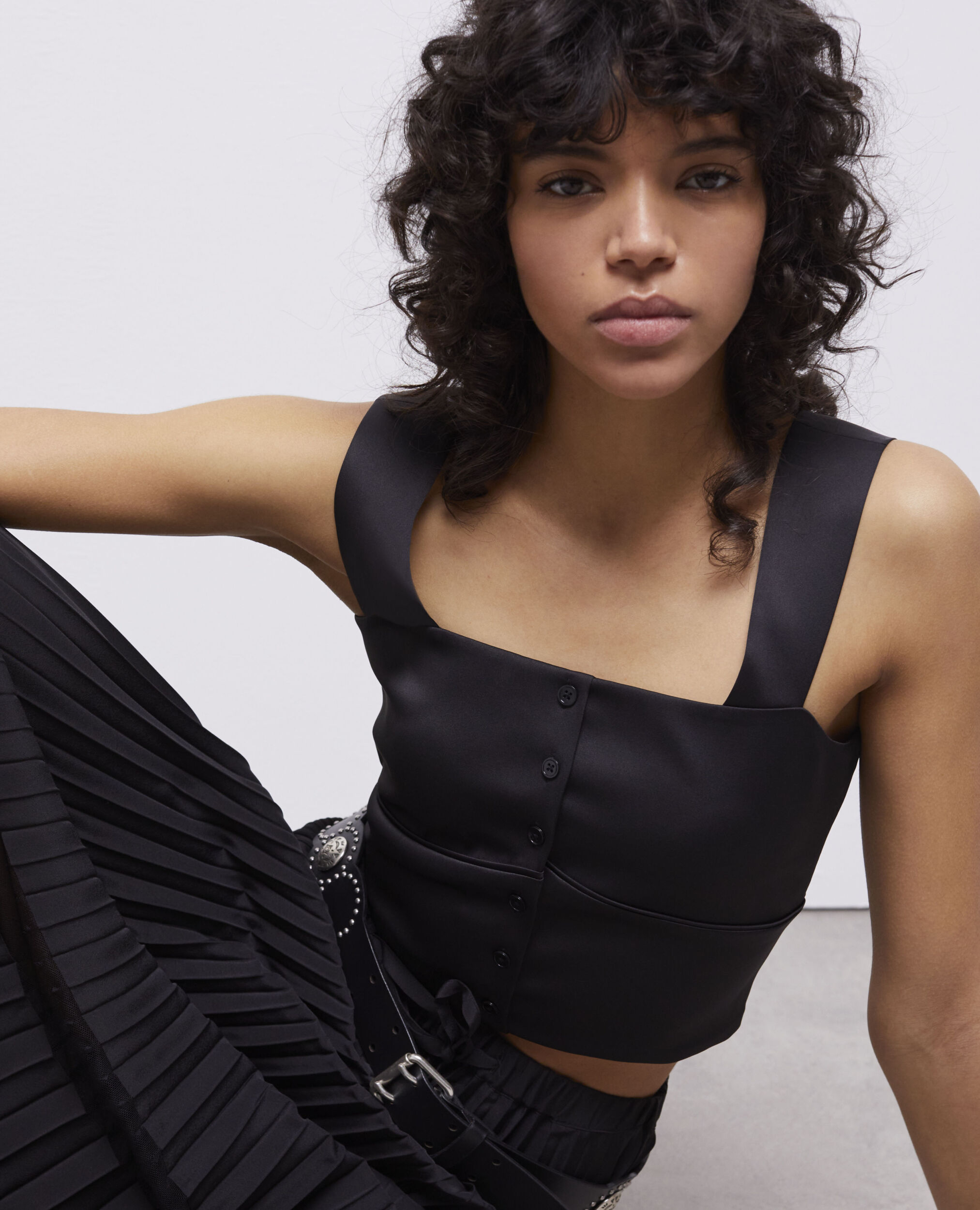 Short black satin top with buttoning BLACK