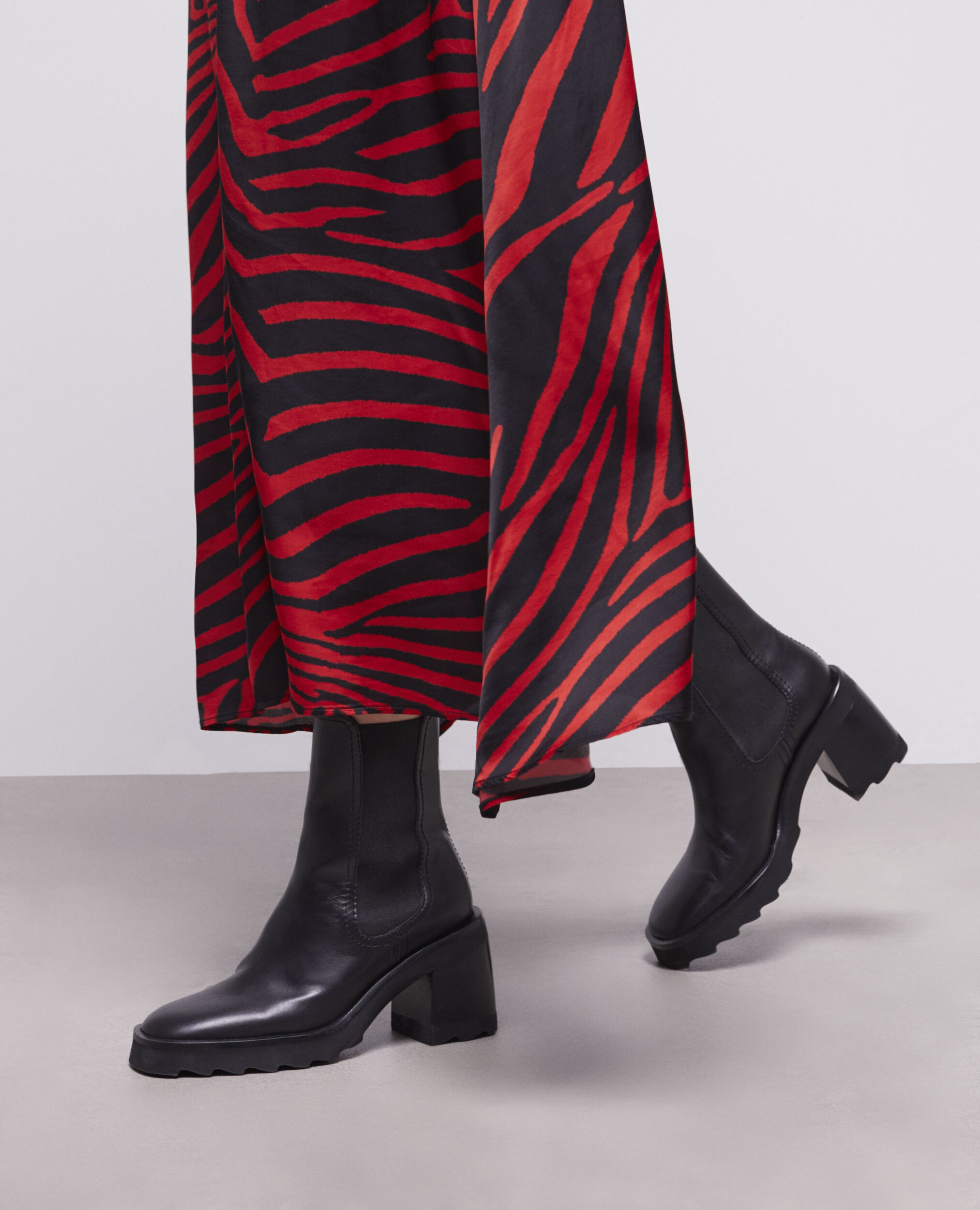 Black leather heeled boots BLACK