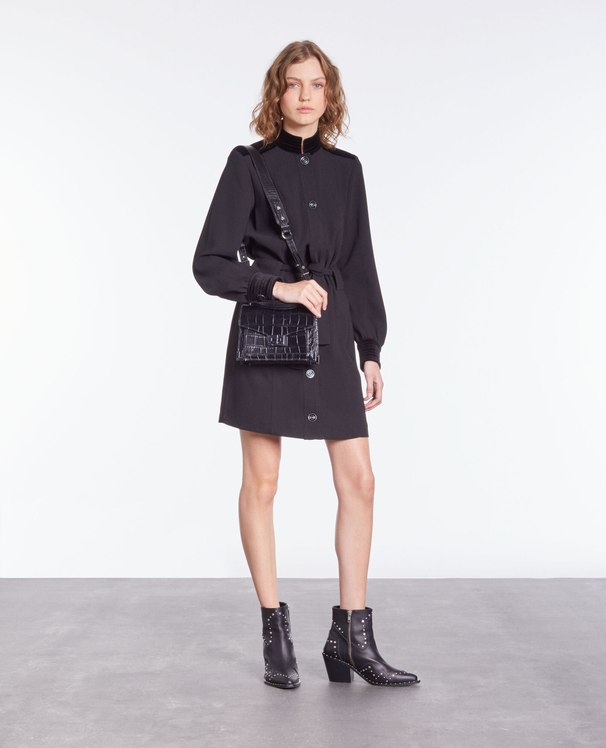 Short black crepe dress with velvet details BLACK