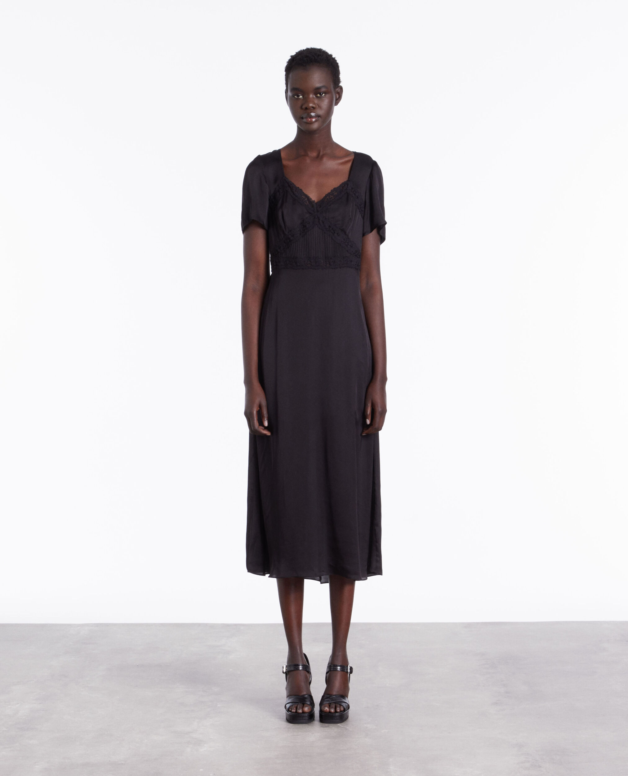 Long black dress with lace details BLACK