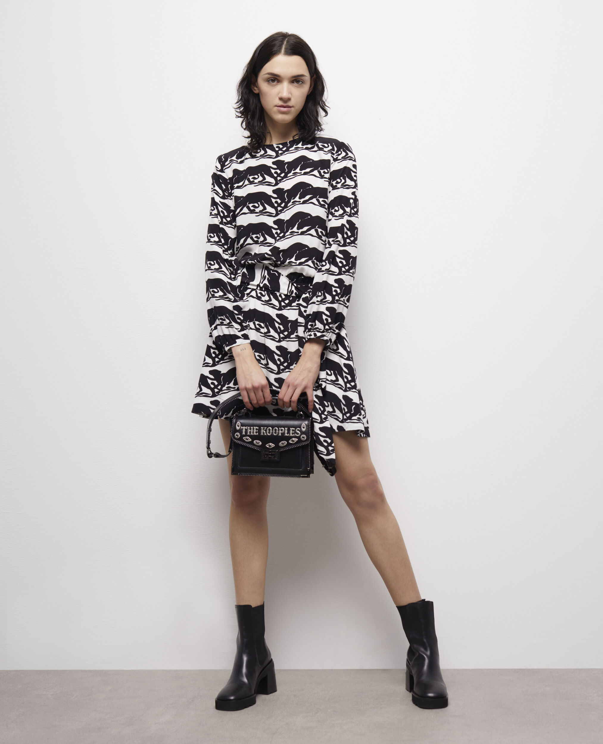 Short dress with printed belt BLACK / WHITE