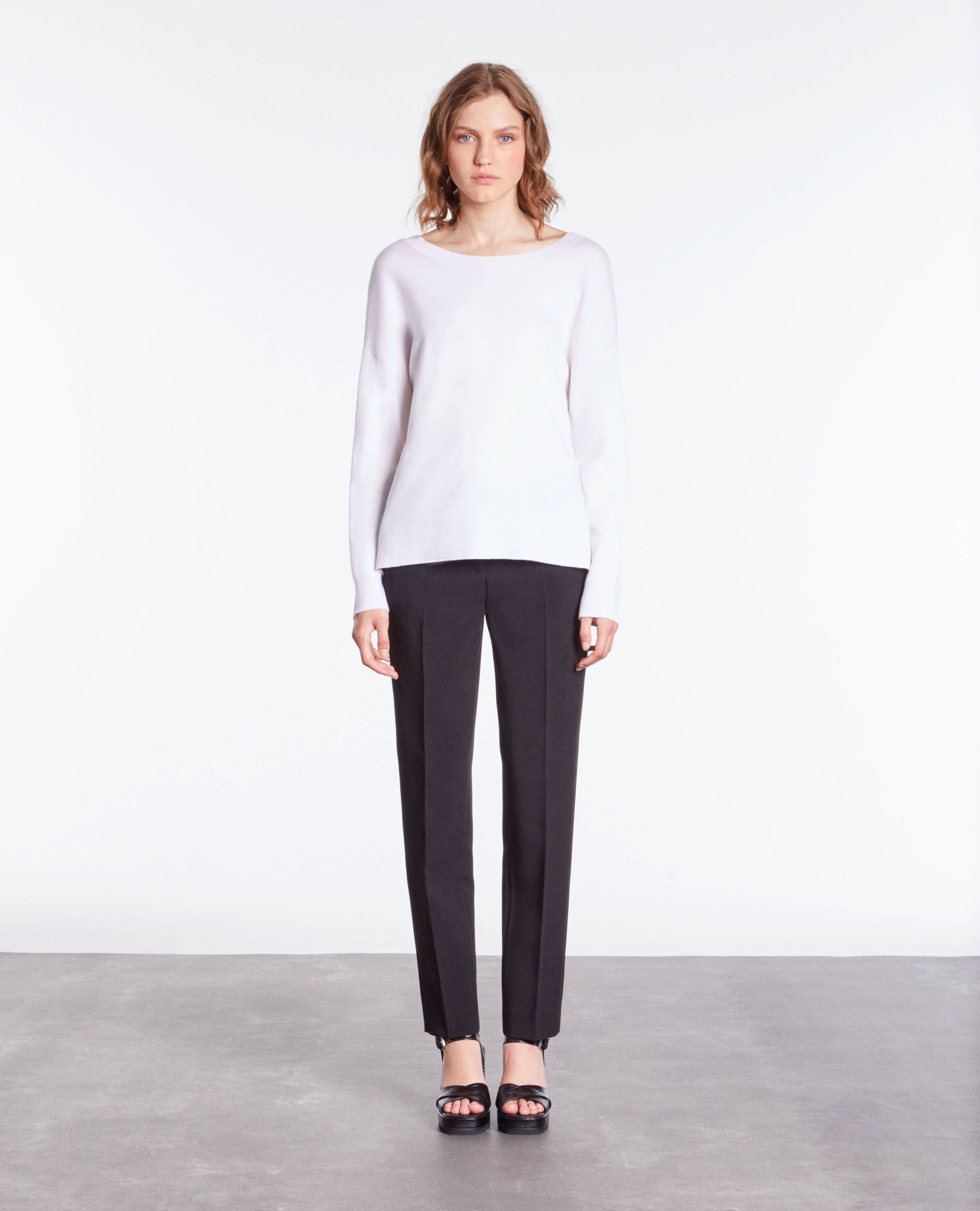 Ecru sweater with buttoning on the back ECRU