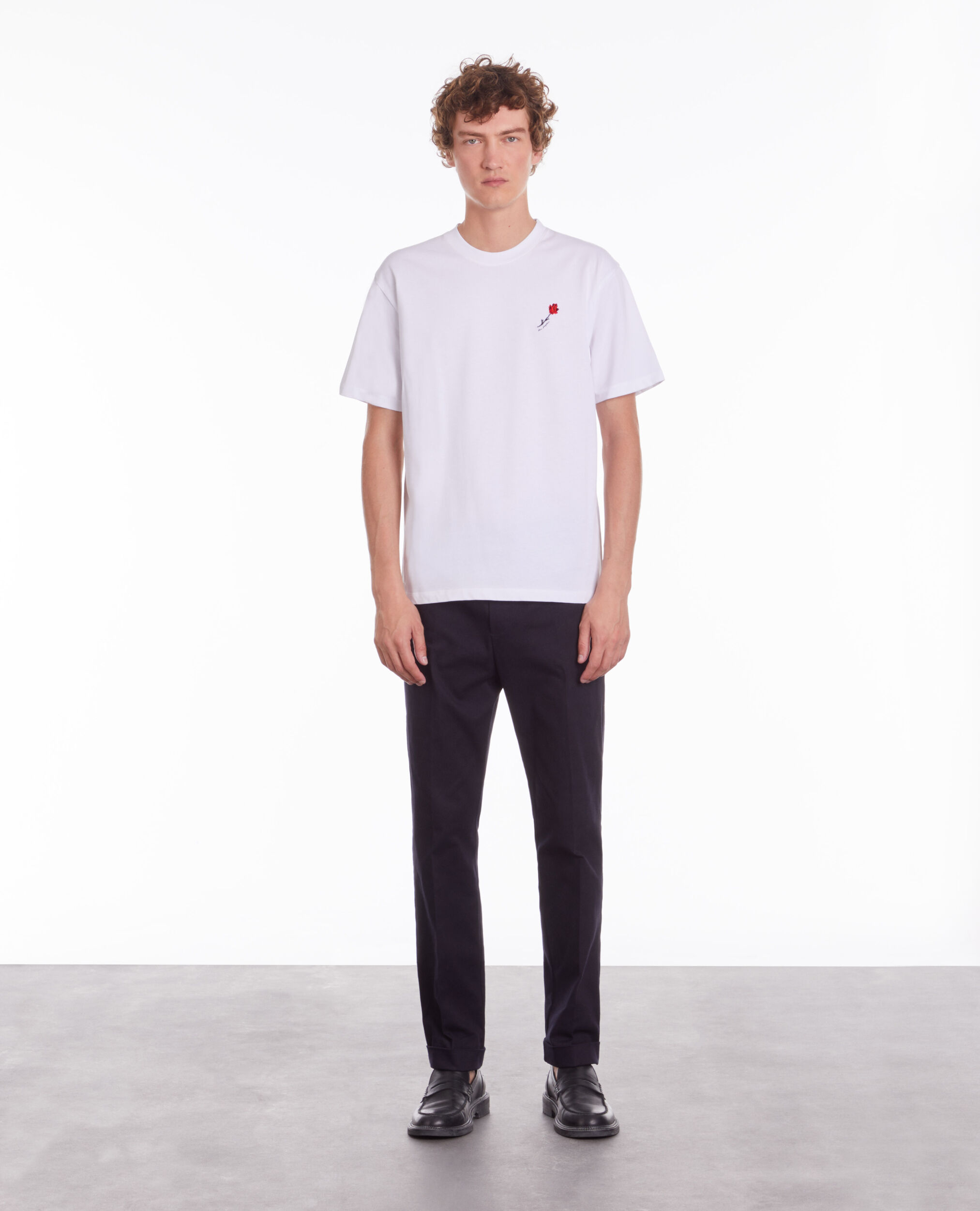 Men's white t-shirt with flower embroidery WHITE