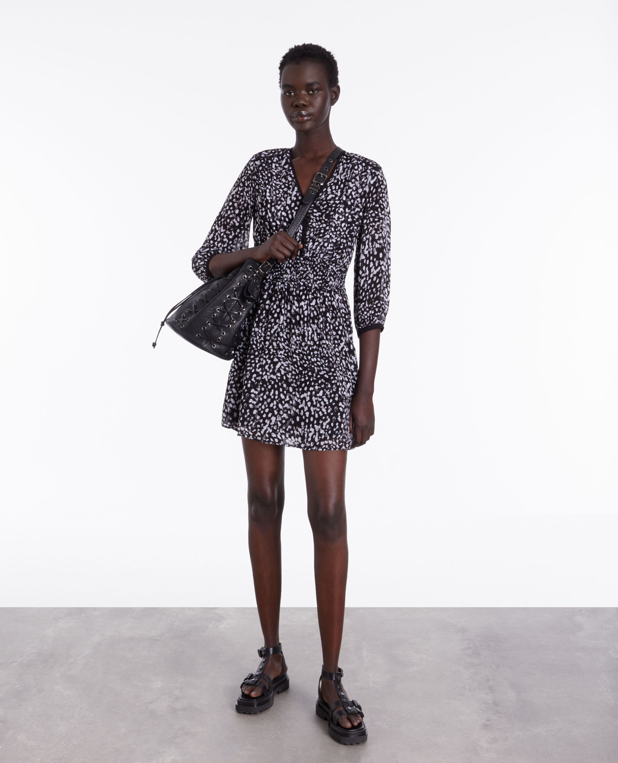 Short printed dress with smocking BLACK WHITE