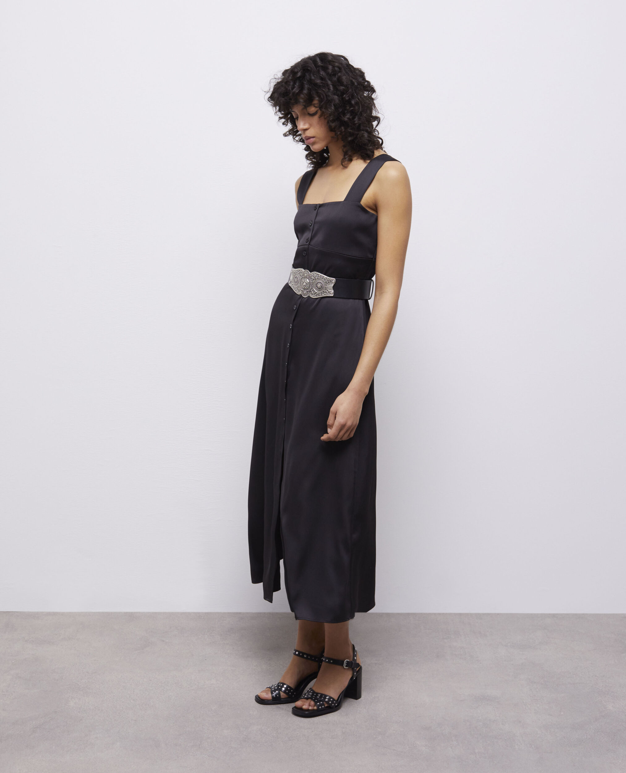 Long black dress with buttoning BLACK
