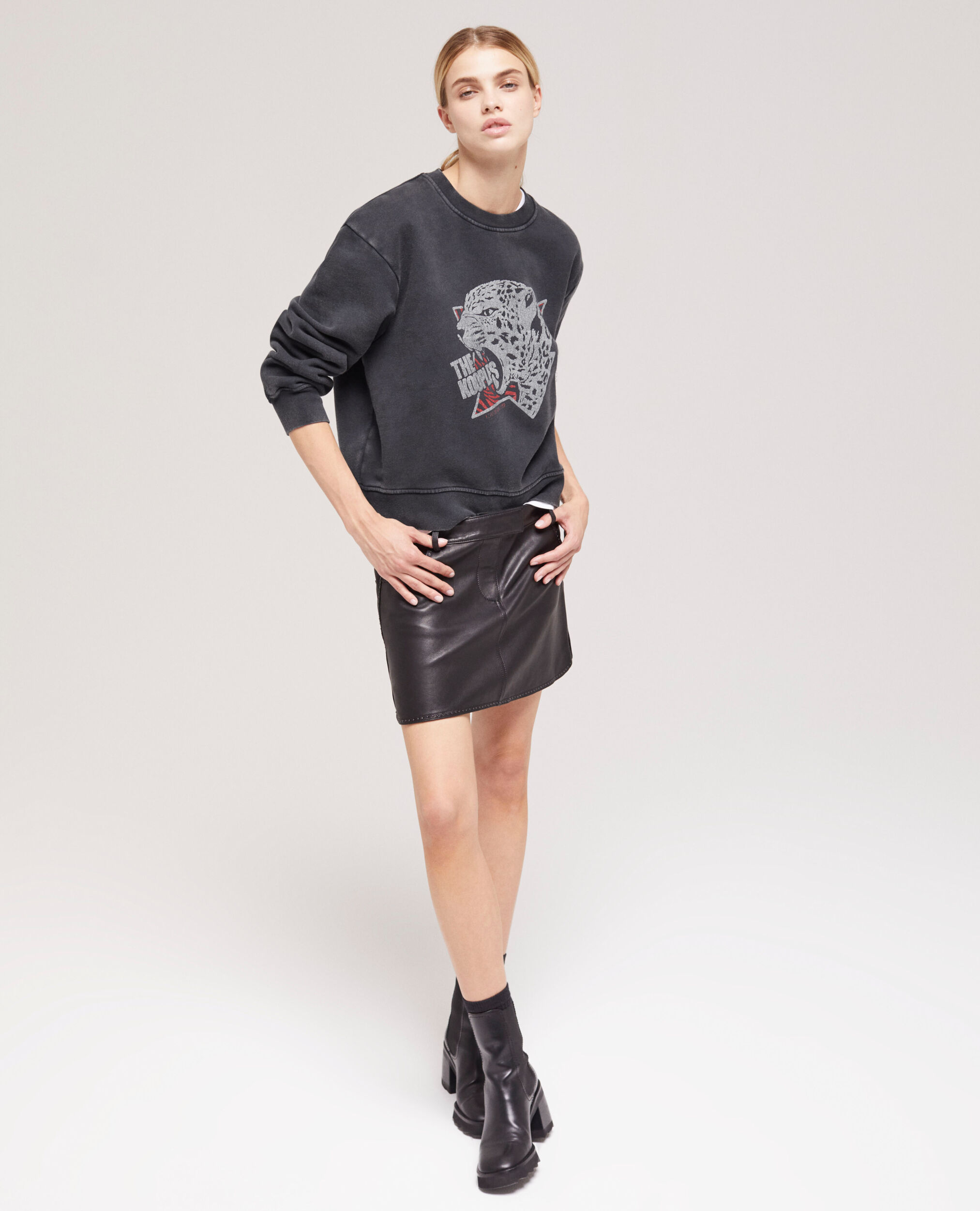 Black sweatshirt with a tiger screen print BLACK WASHED