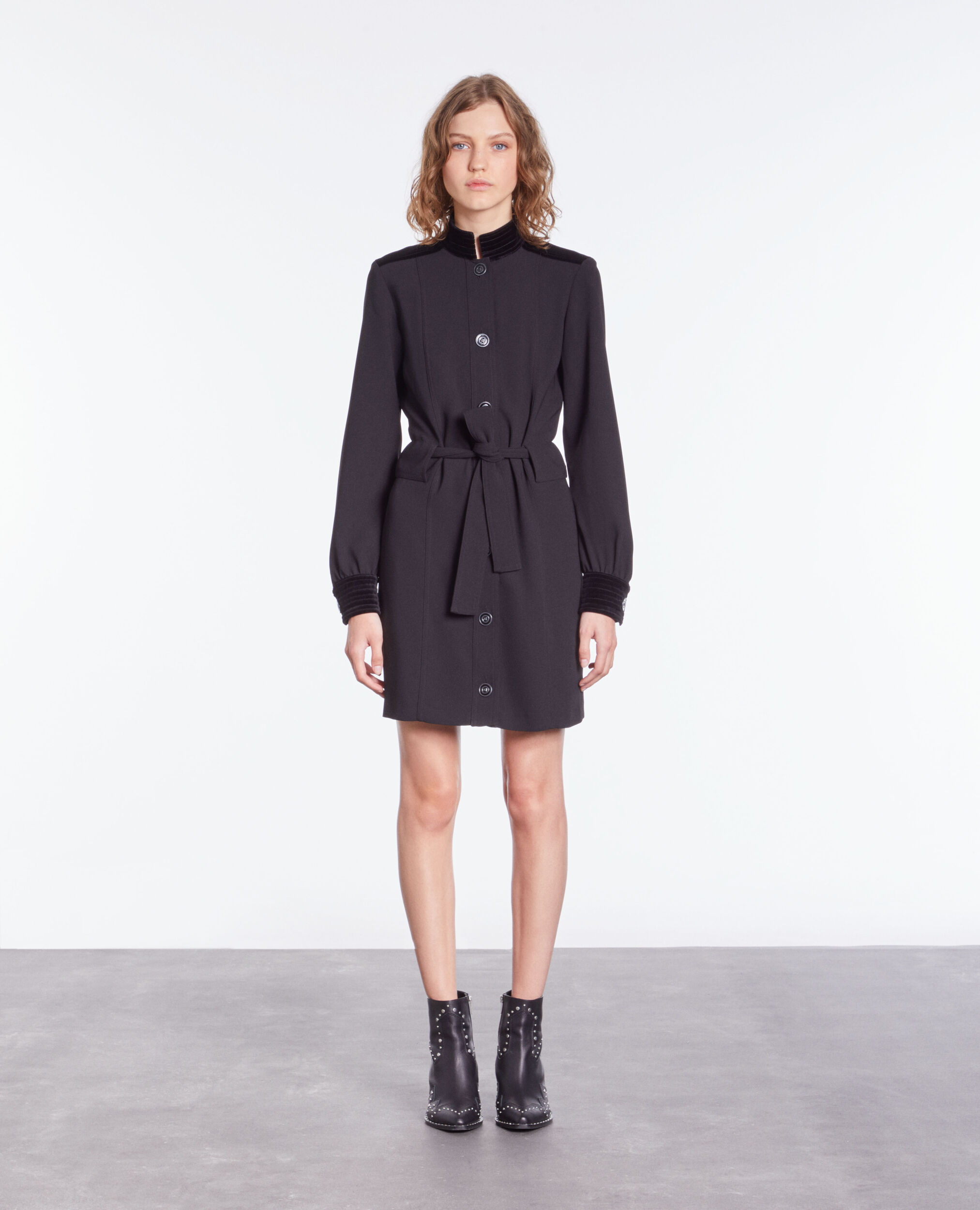Short black crepe dress with velvet details BLACK