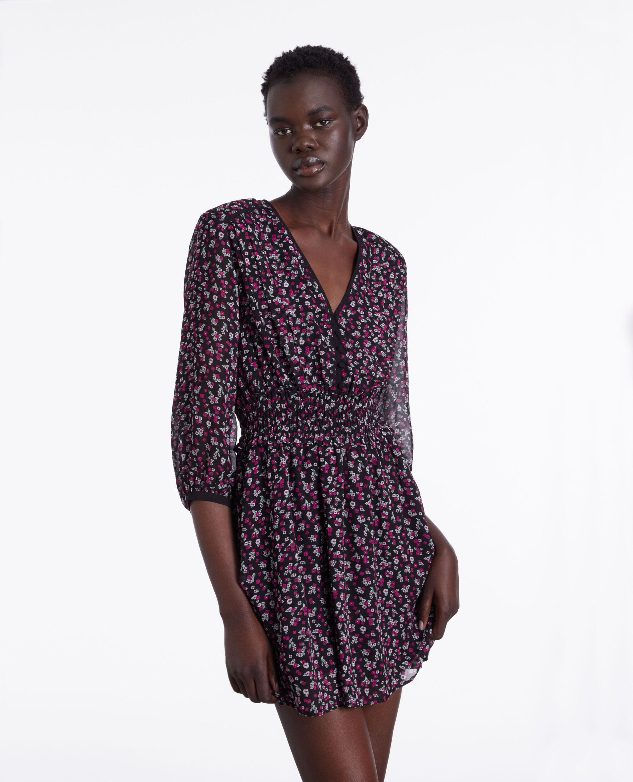 Short printed dress with smocking BLACK / PINK