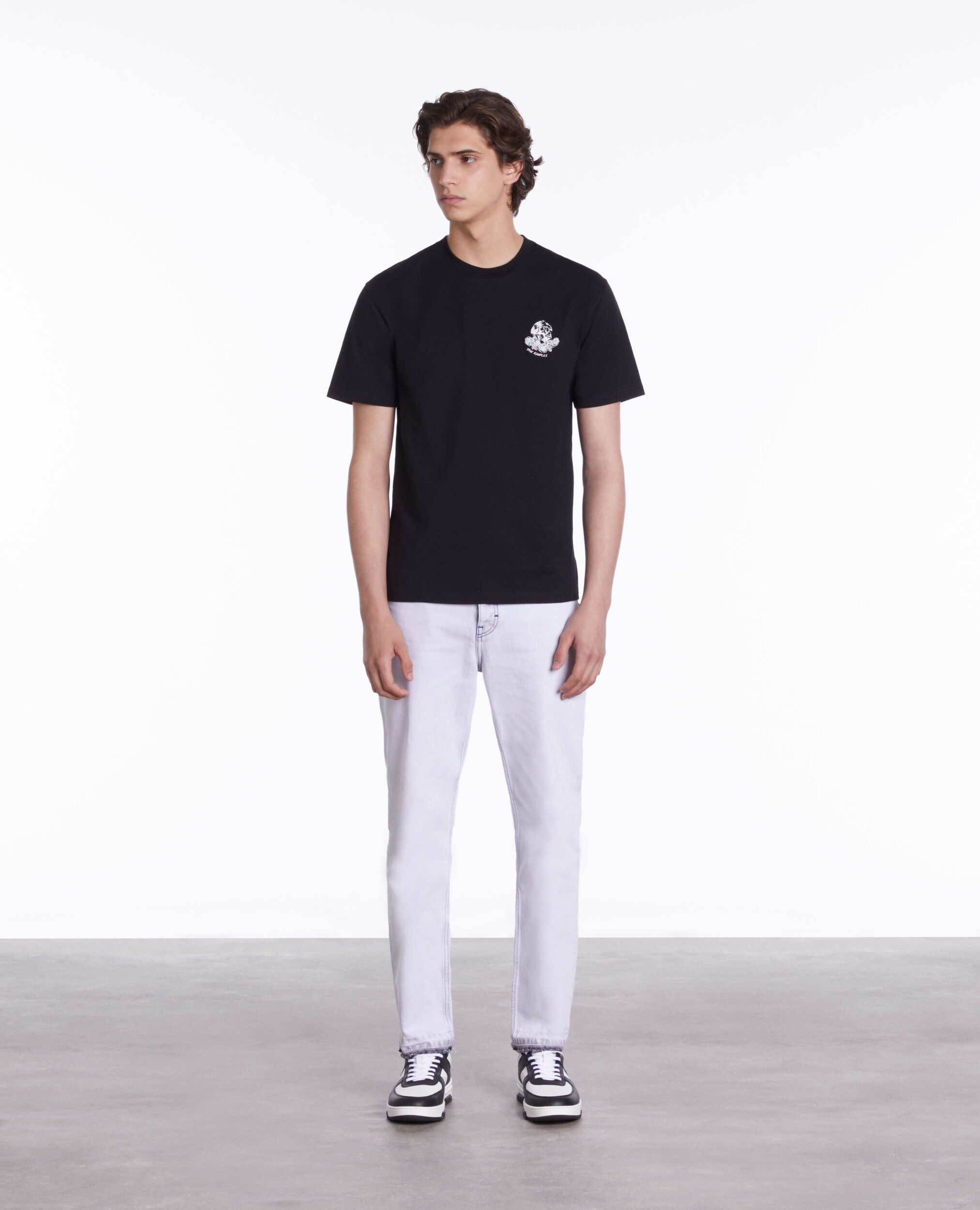 Men's black t-shirt with vintage skull embroidery BLACK