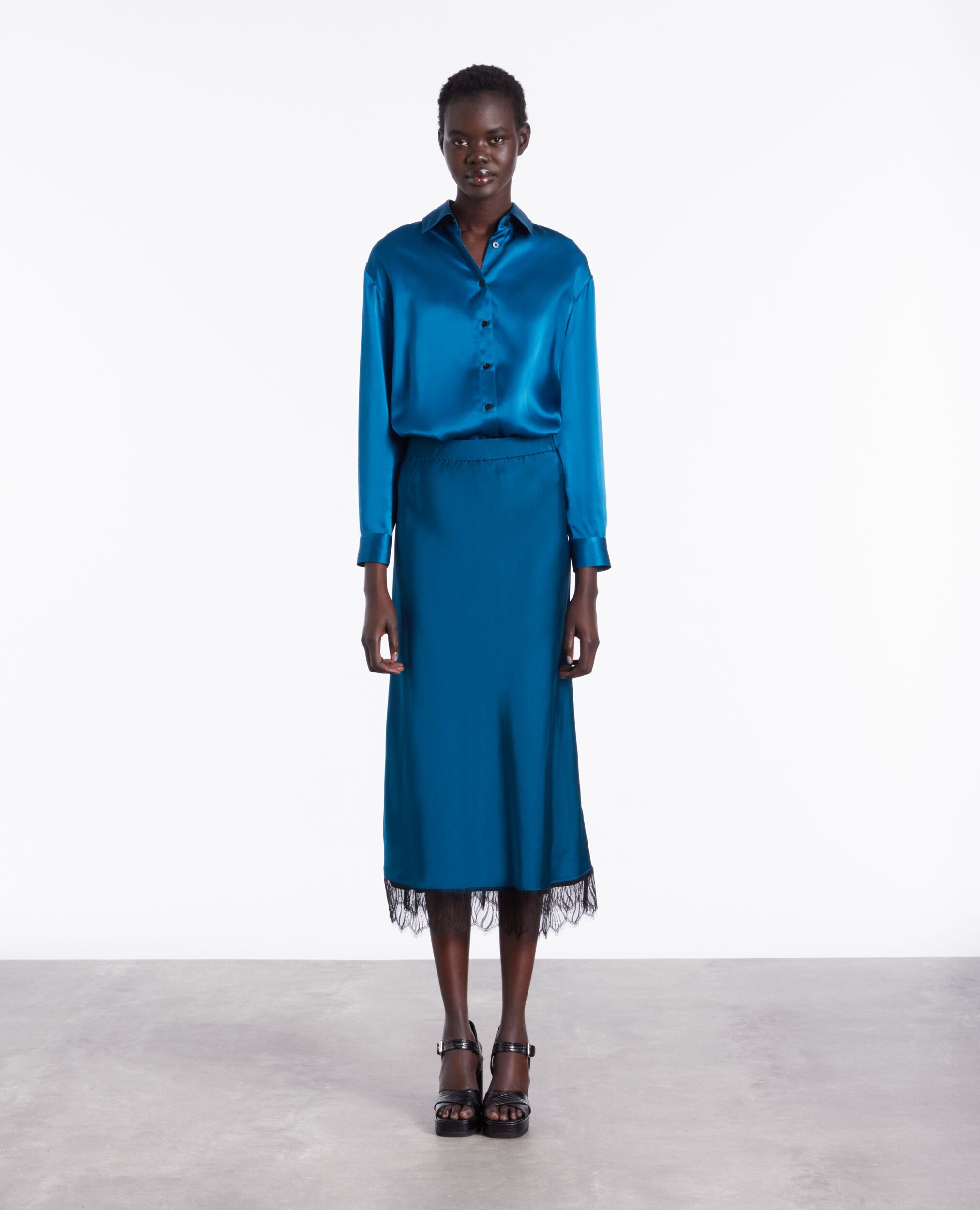 Long blue skirt with lace details MEDIUM BLUE