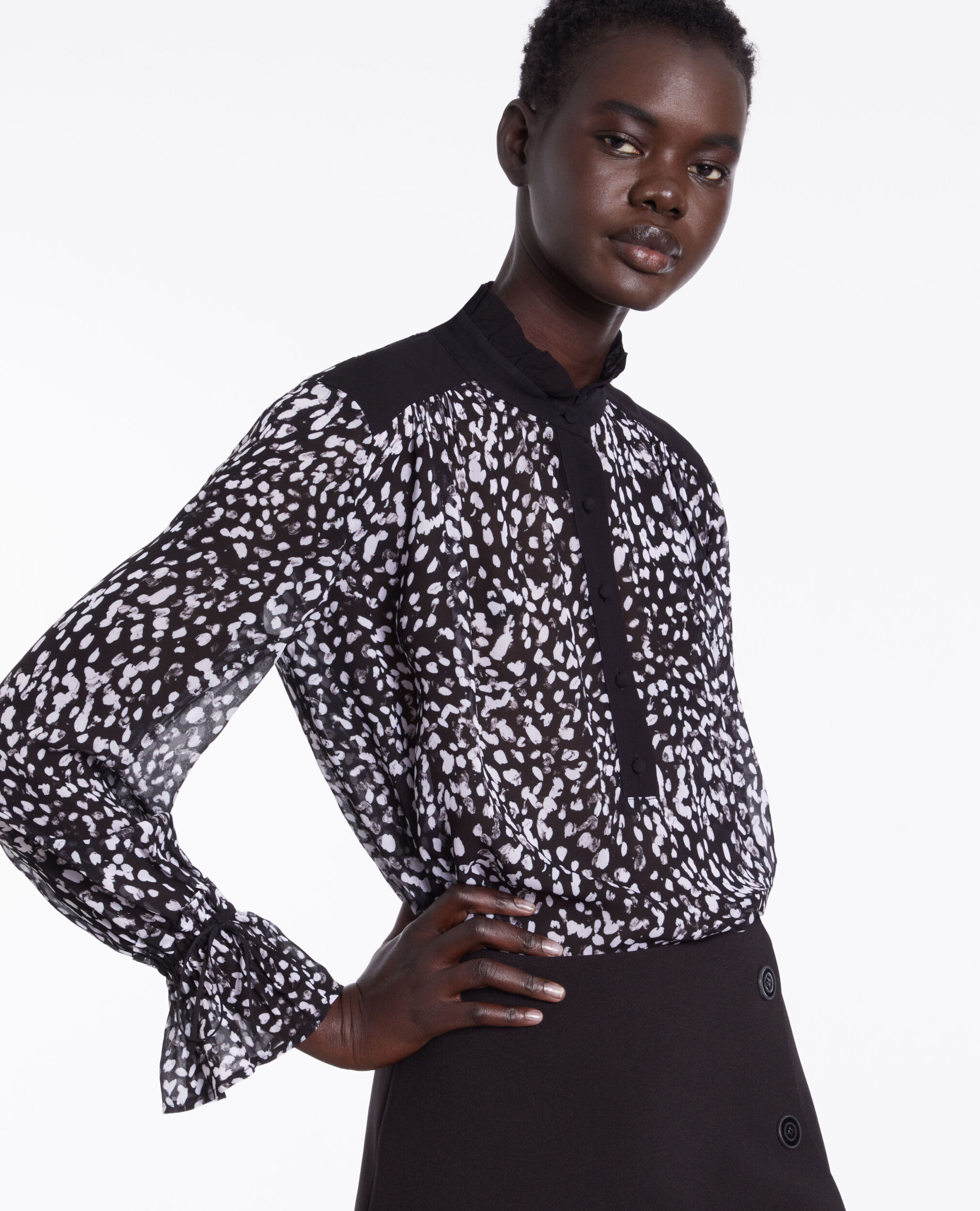 Printed top with contrasting details BLACK WHITE