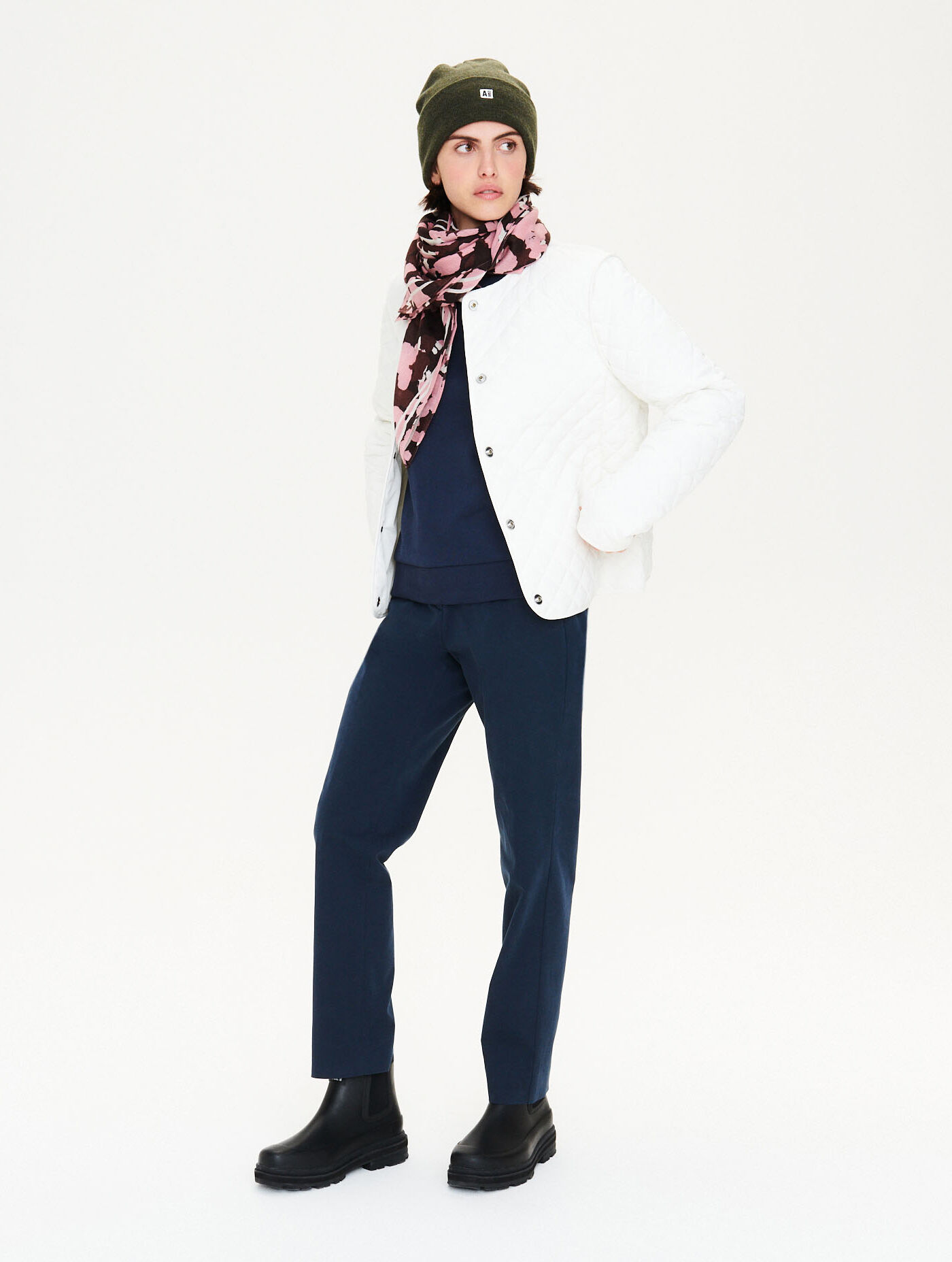 Short water-repellent quilted jacket attachable to TK parka