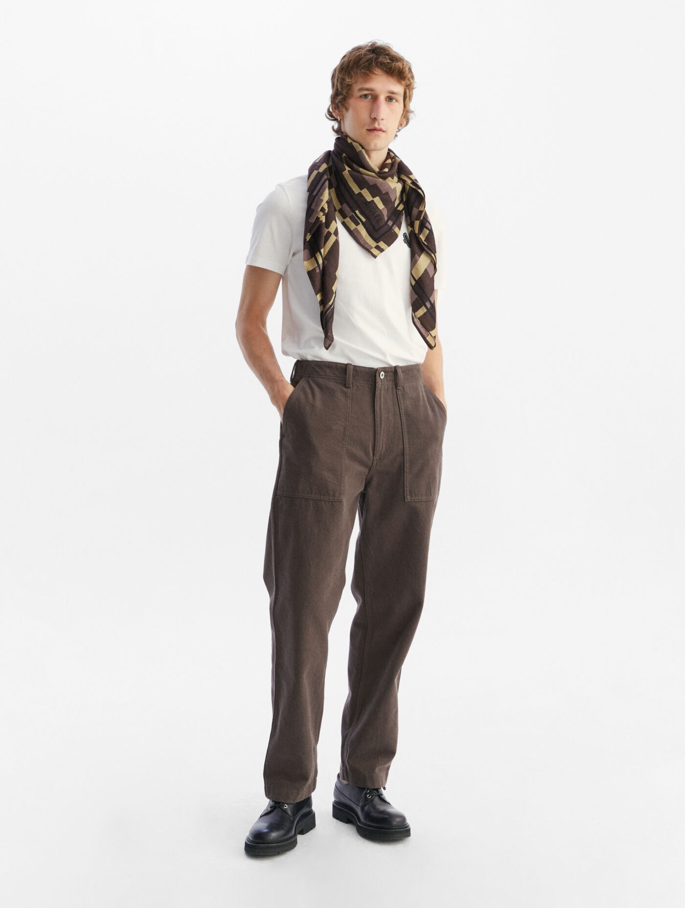 Carpenter trousers with embroidered patterns