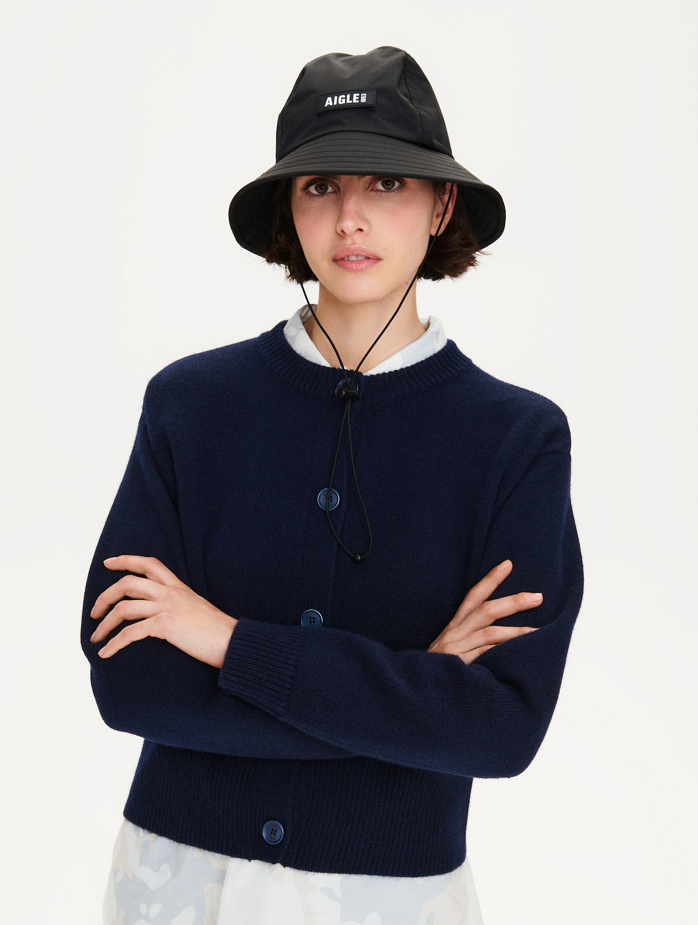 Short buttoned cardigan