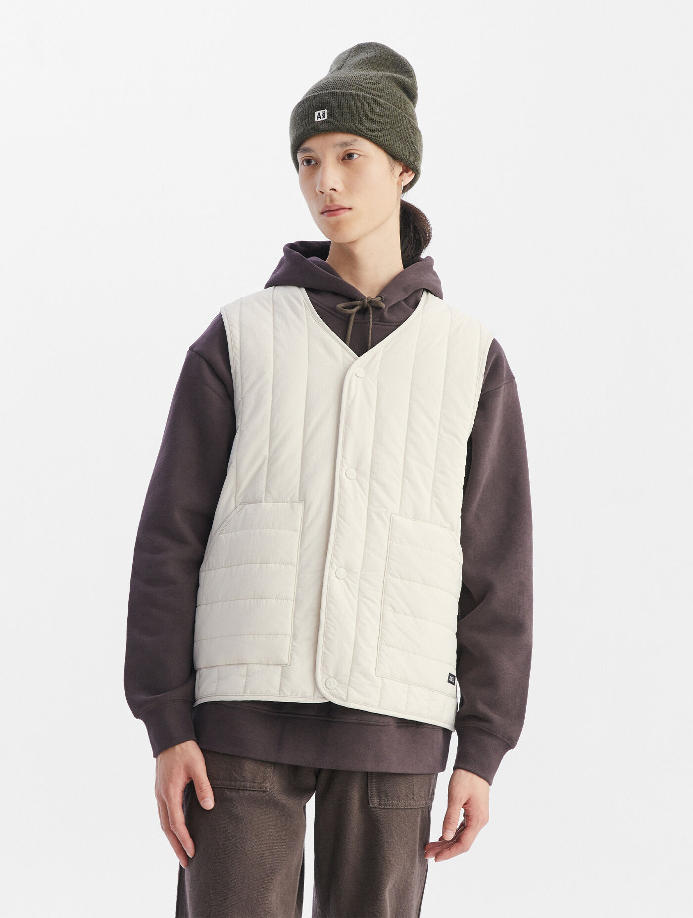 Short padded Dupont Sorona&reg; water-repellent quilted gilet