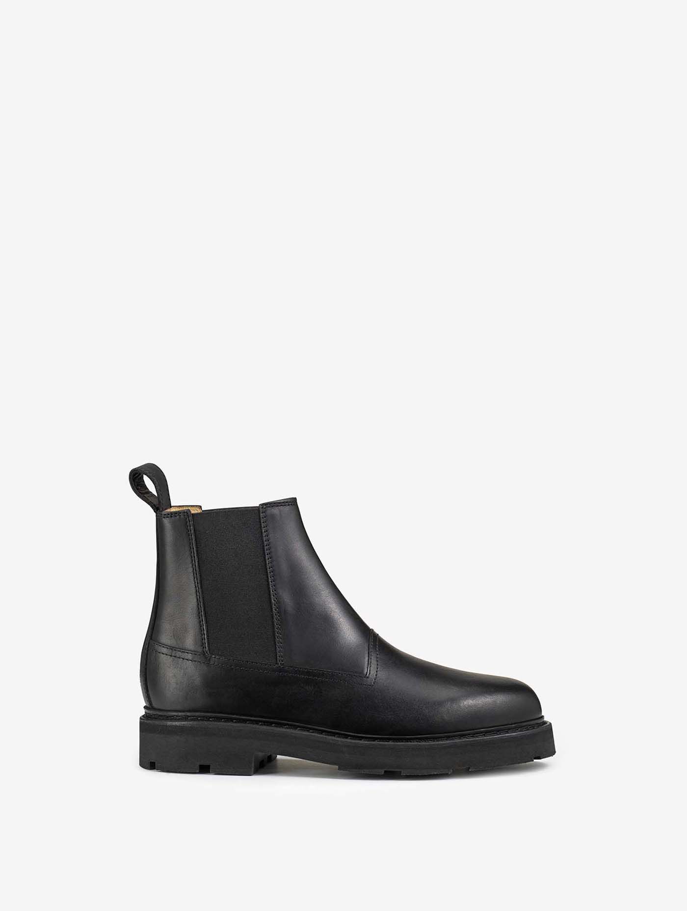 Norwegian-stitched leather Chelsea boots