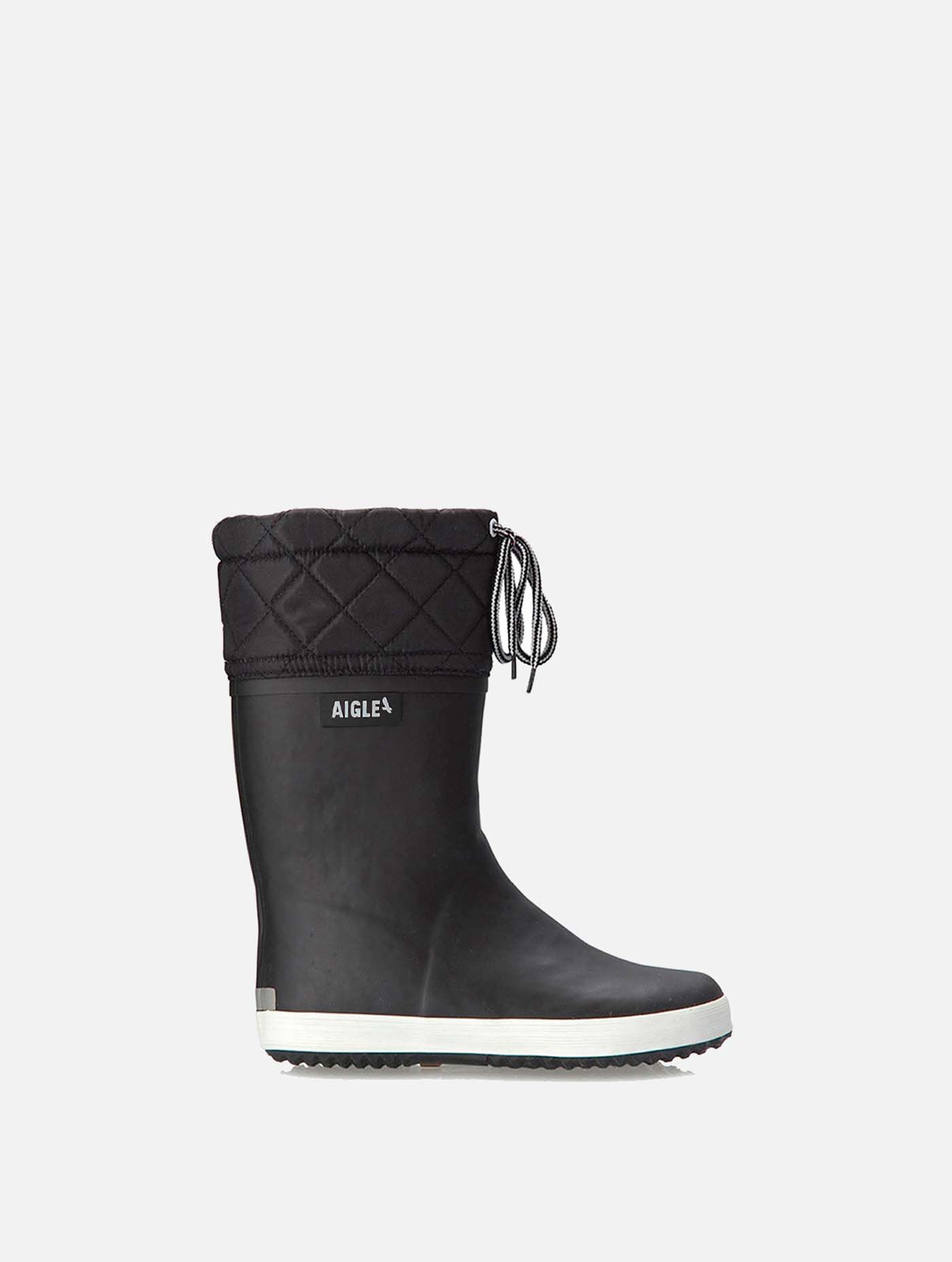 Fur-lined children's boot, ideal for cold weather.