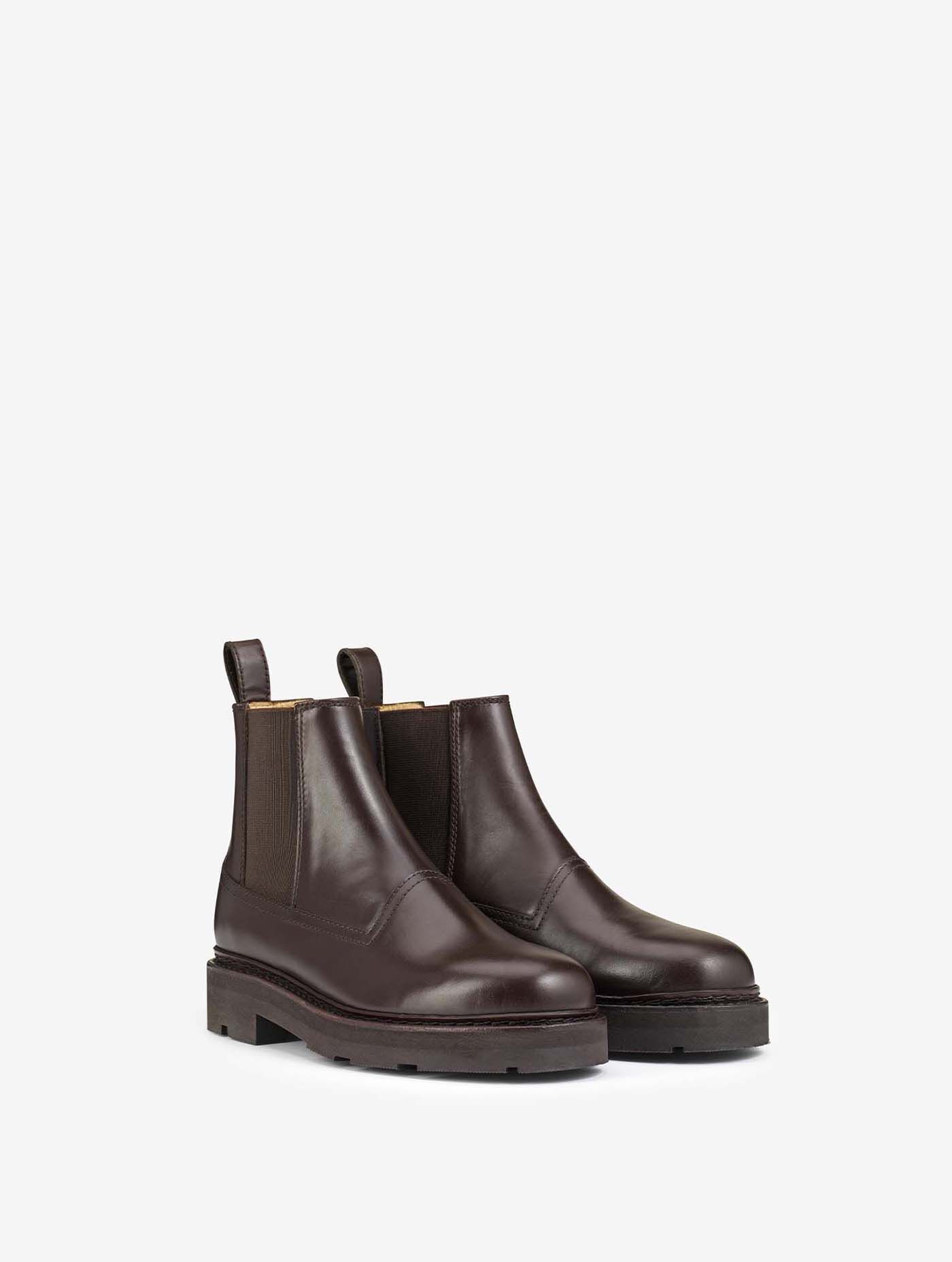 Norwegian-stitched leather Chelsea boots