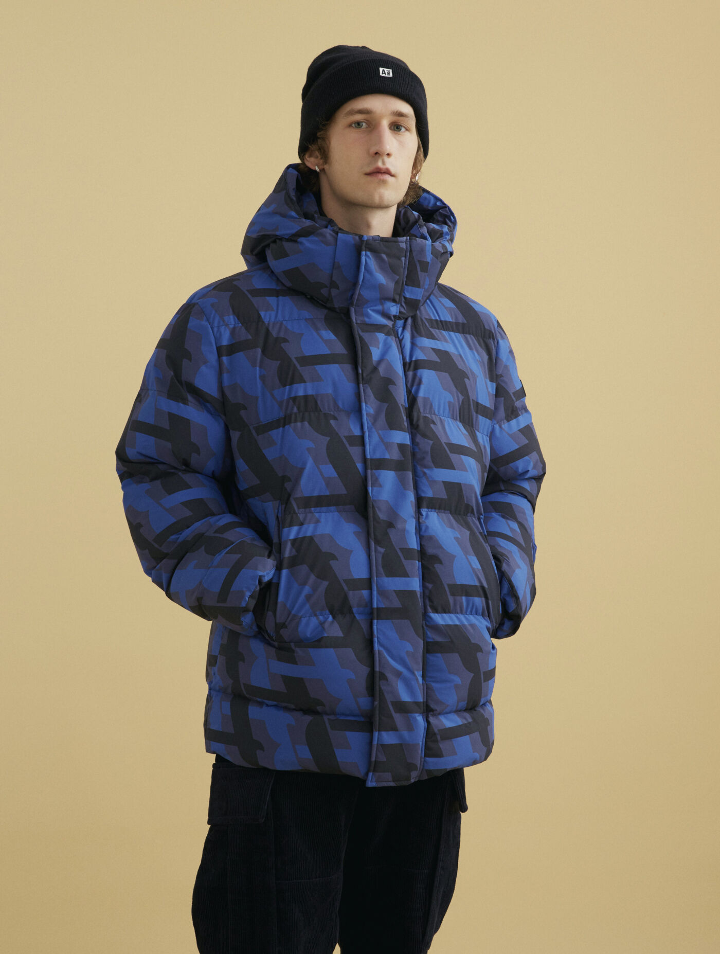 Mid-length, print, hooded Dupont Sorona&reg; quilted waterproof jacket