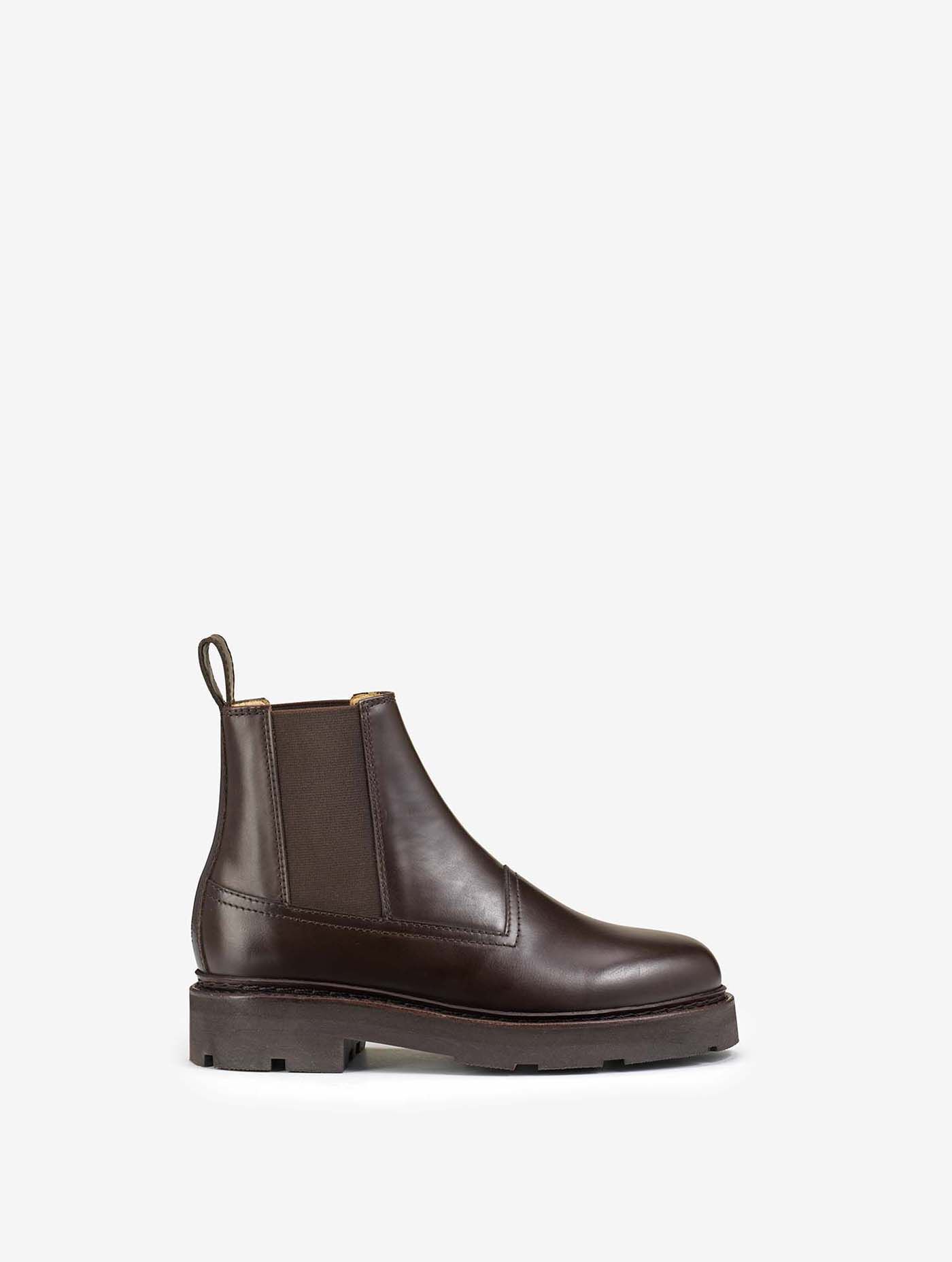 Norwegian-stitched leather Chelsea boots
