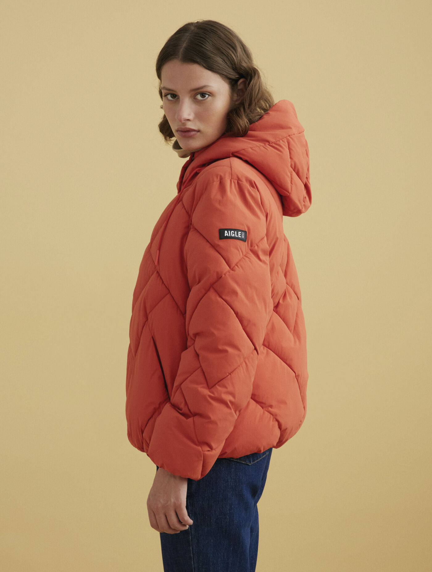 Short hooded water-repellent quilted jacket