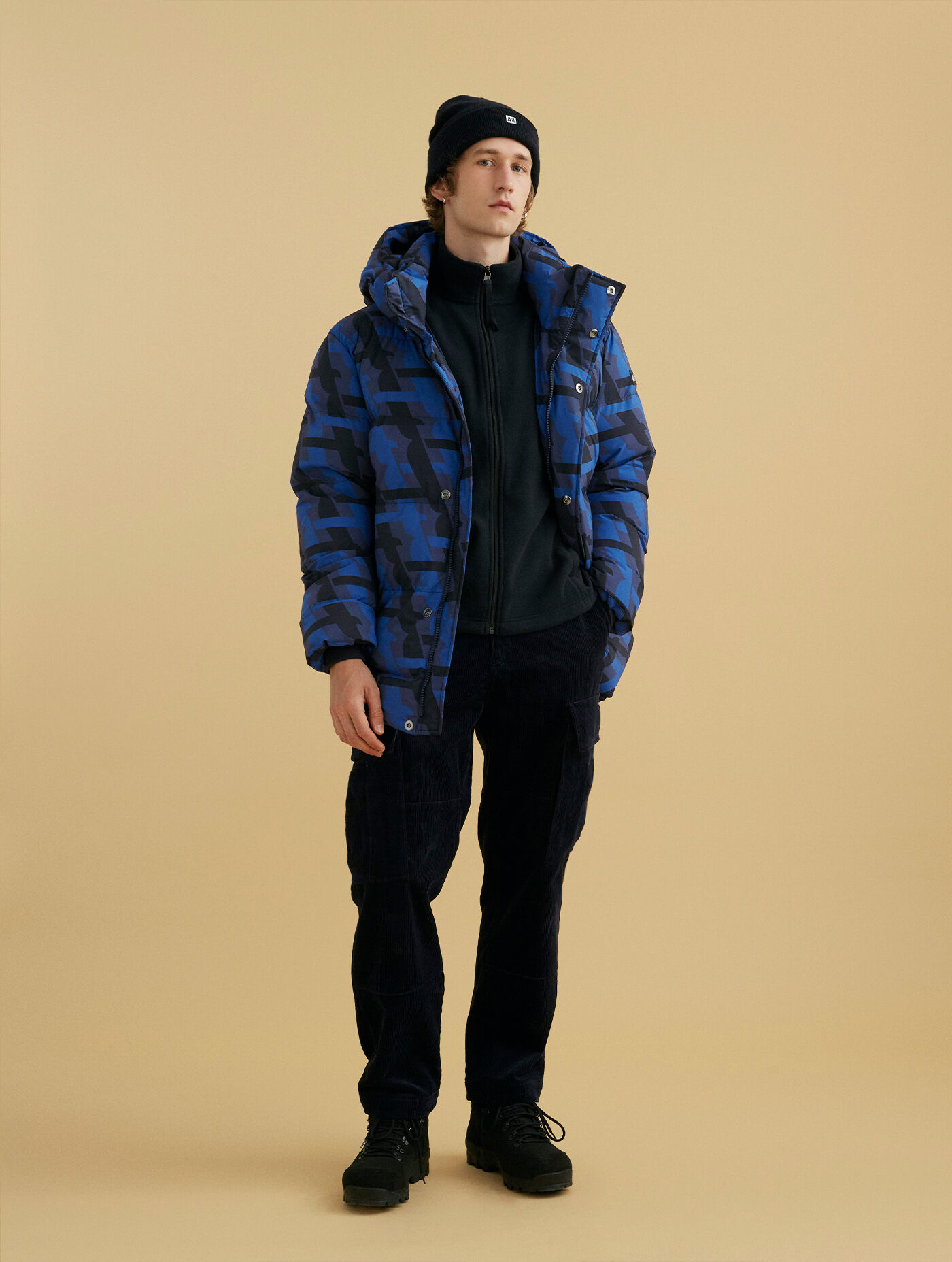 Mid-length, print, hooded Dupont Sorona&reg; quilted waterproof jacket