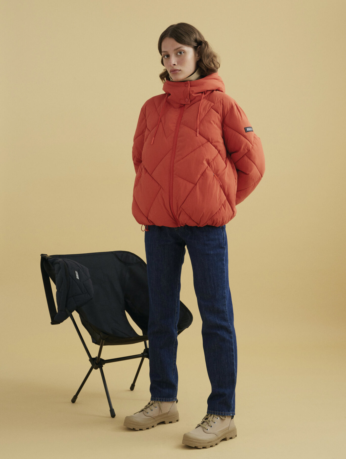 Short hooded water-repellent quilted jacket