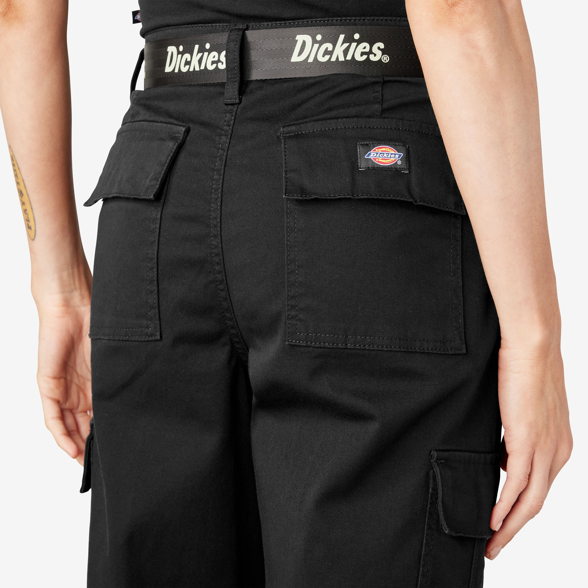Women's Relaxed Fit Cropped Cargo Pants