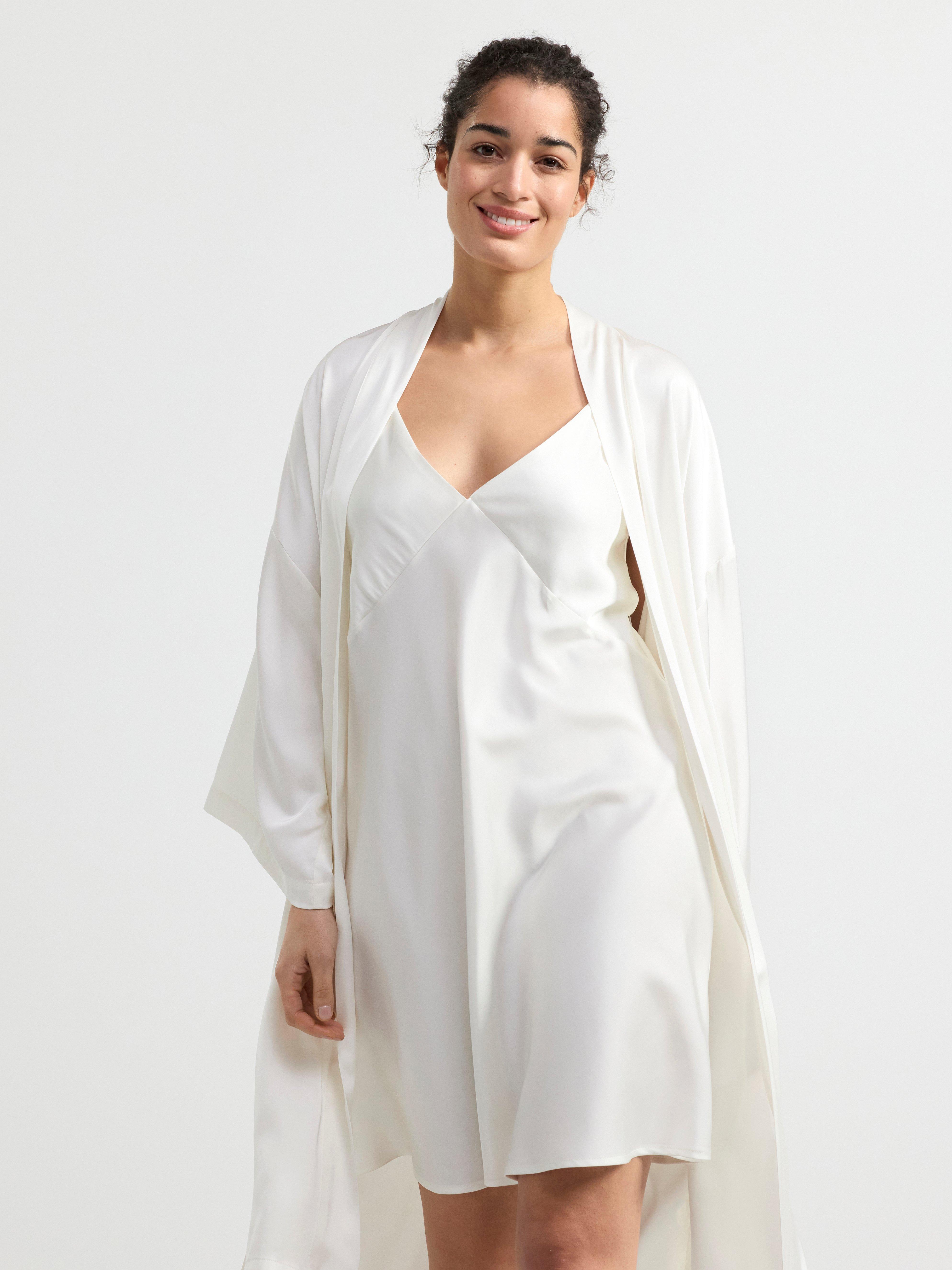 Short satin night slip Light White