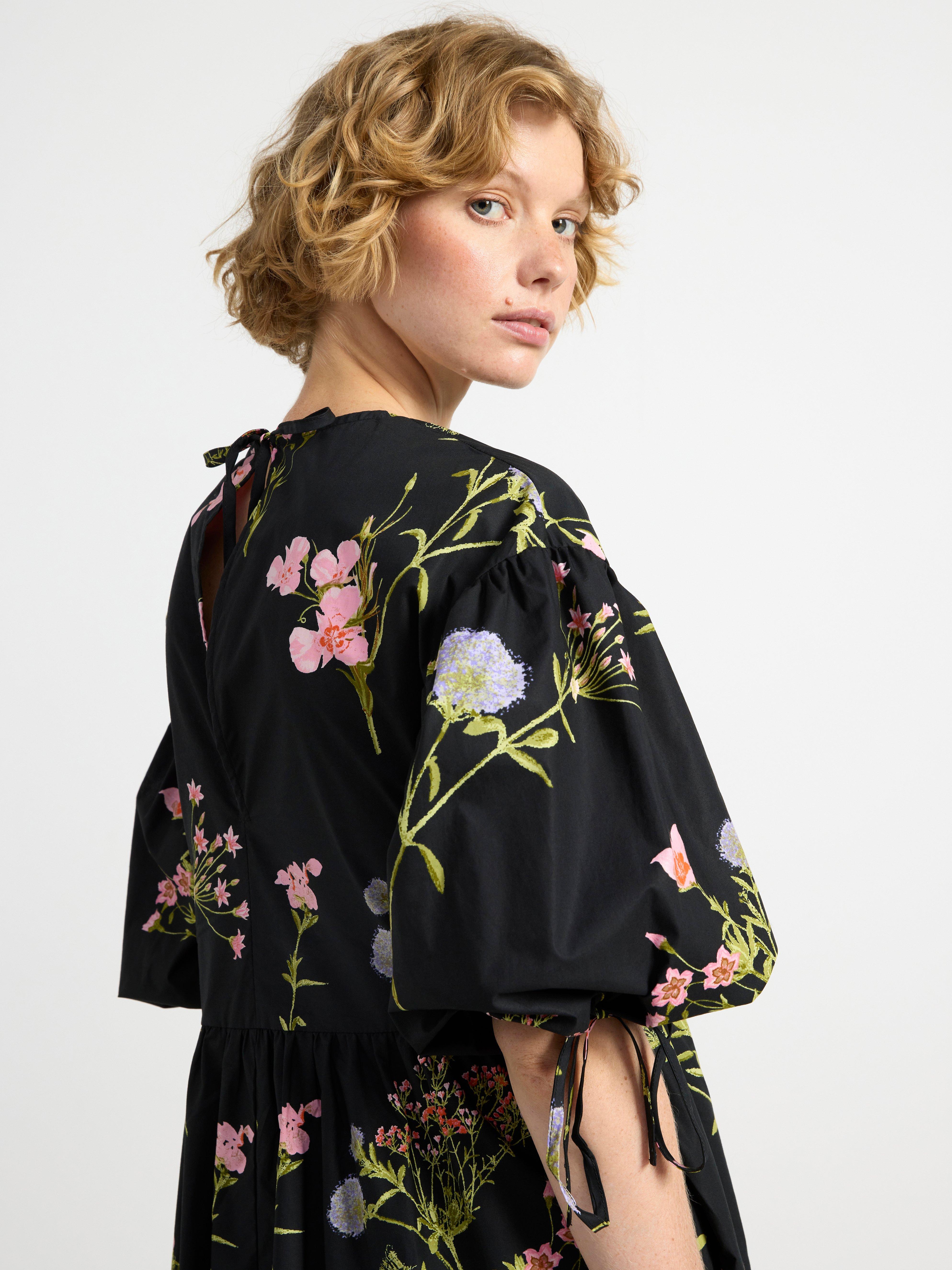 Midi dress with puff sleeves Black