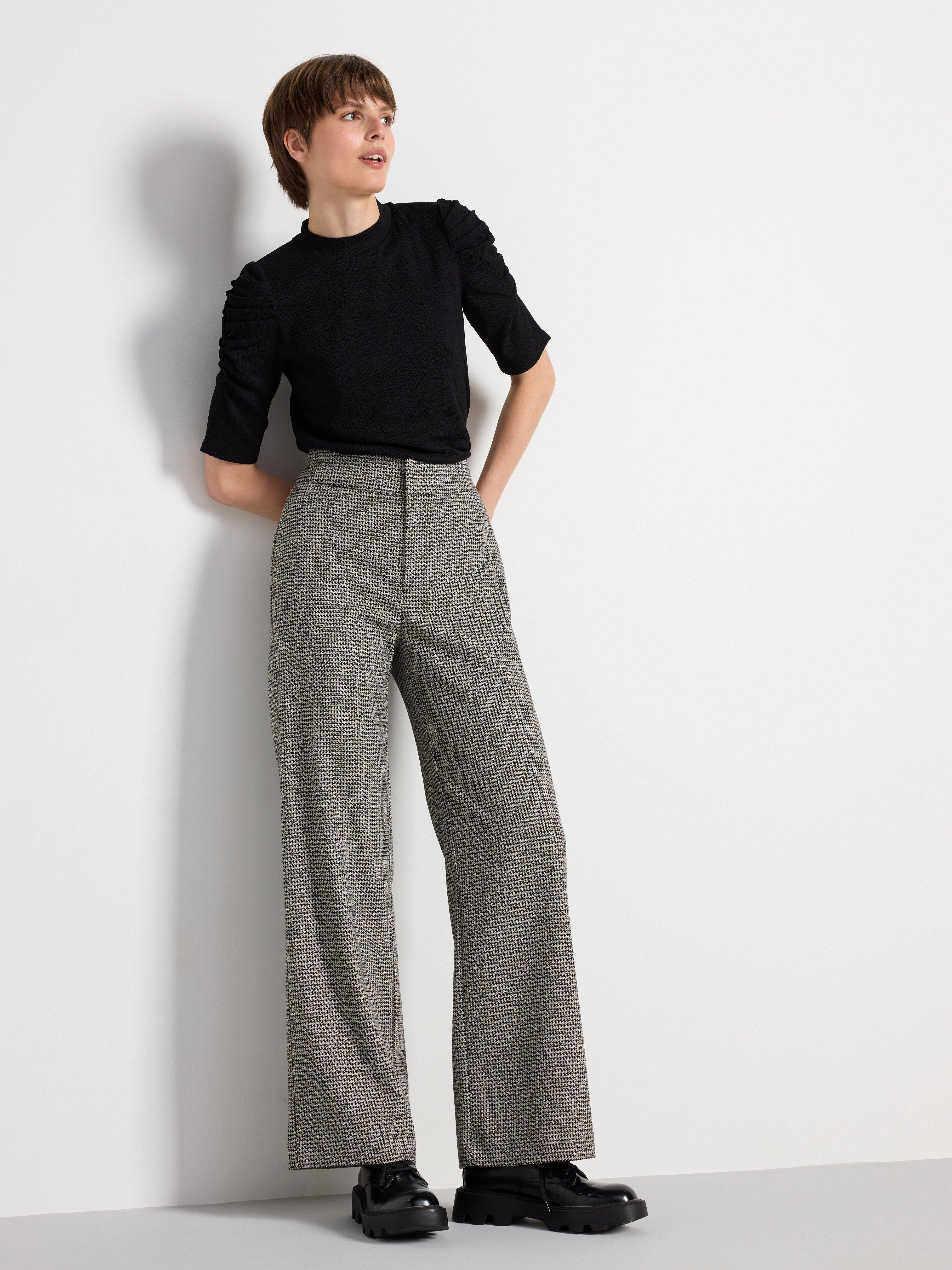 Top with puff sleeves Black