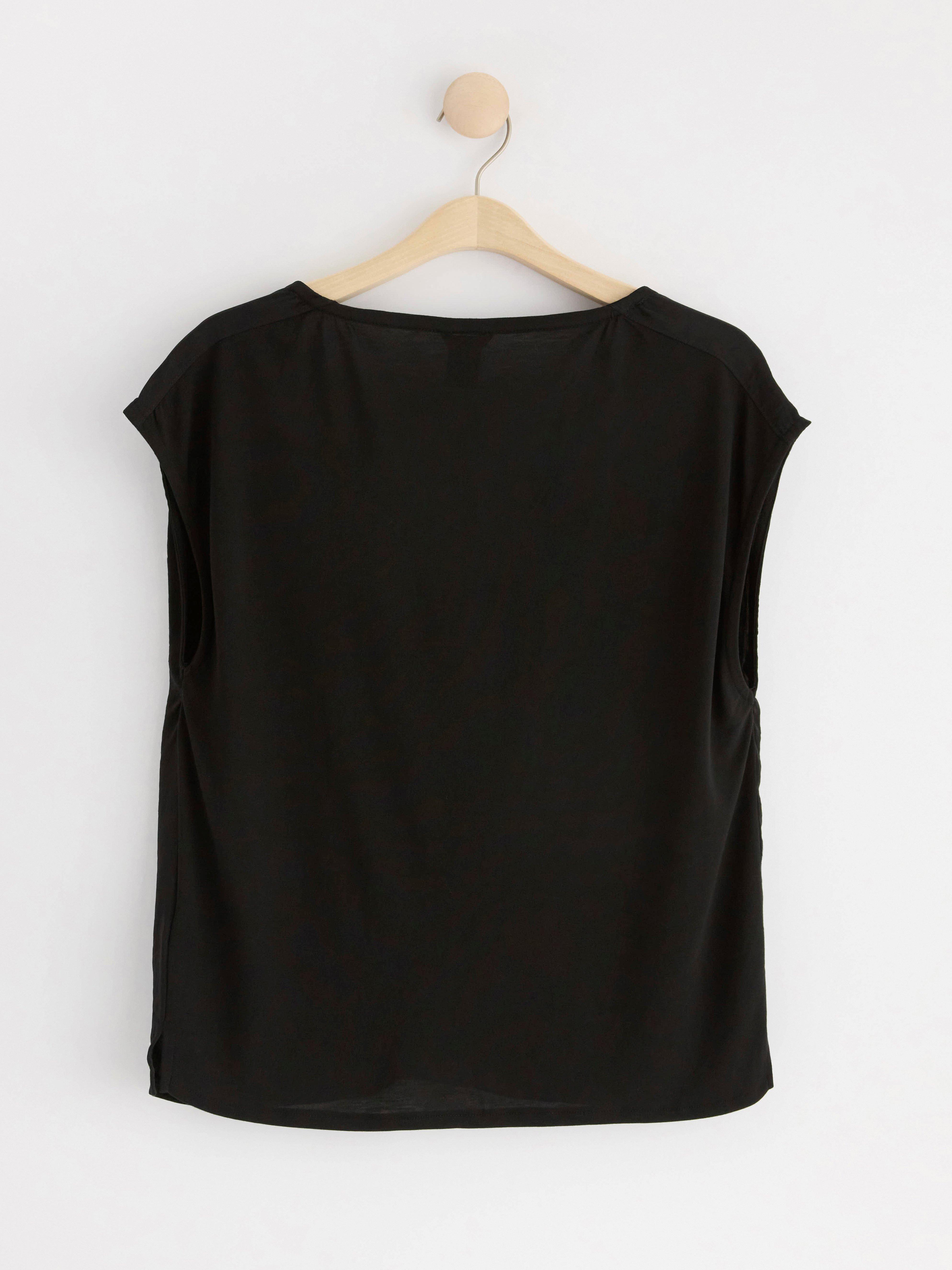 Top with v-neck Black