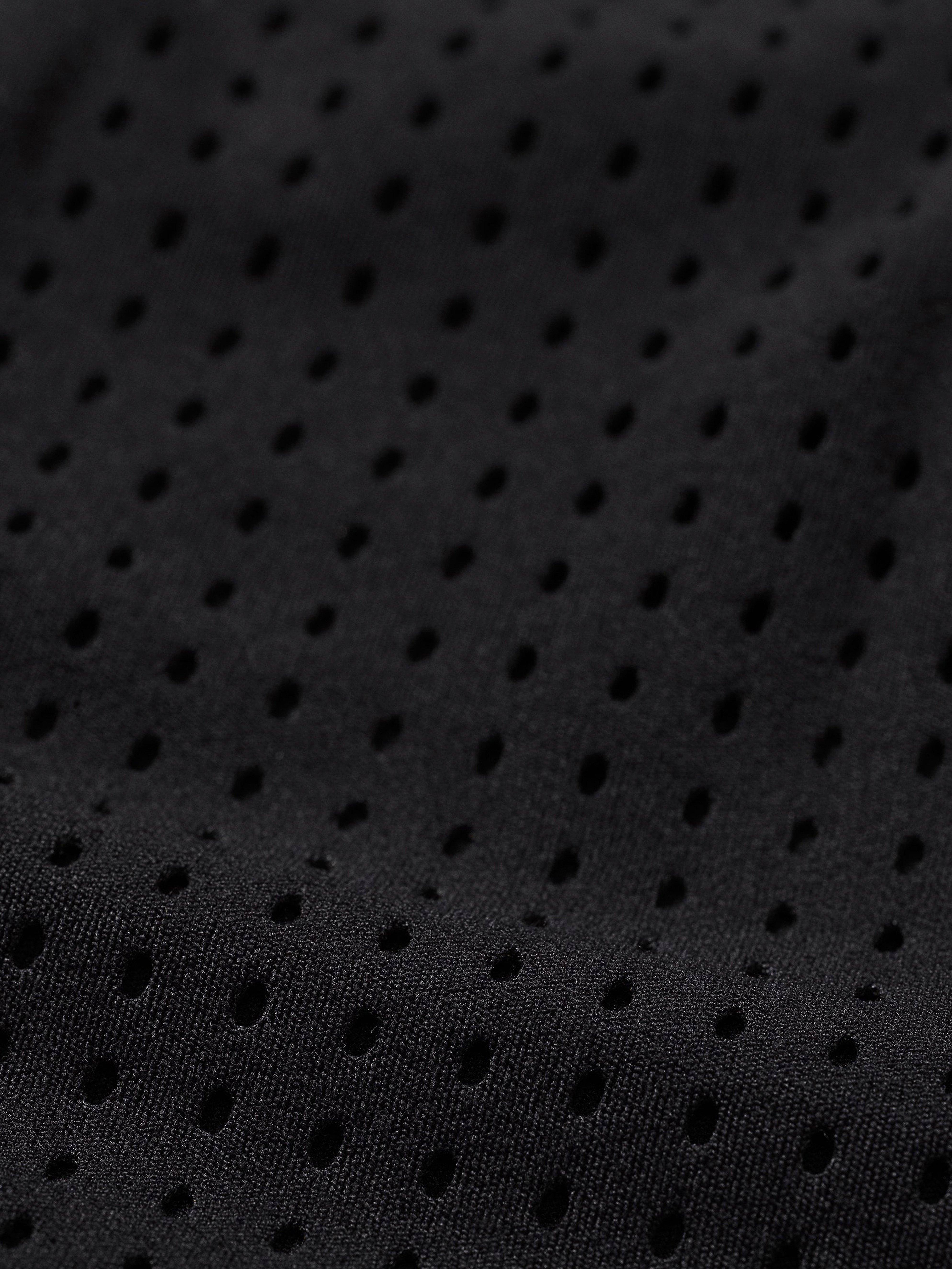 Closely - The Medium Support Sports Top Black