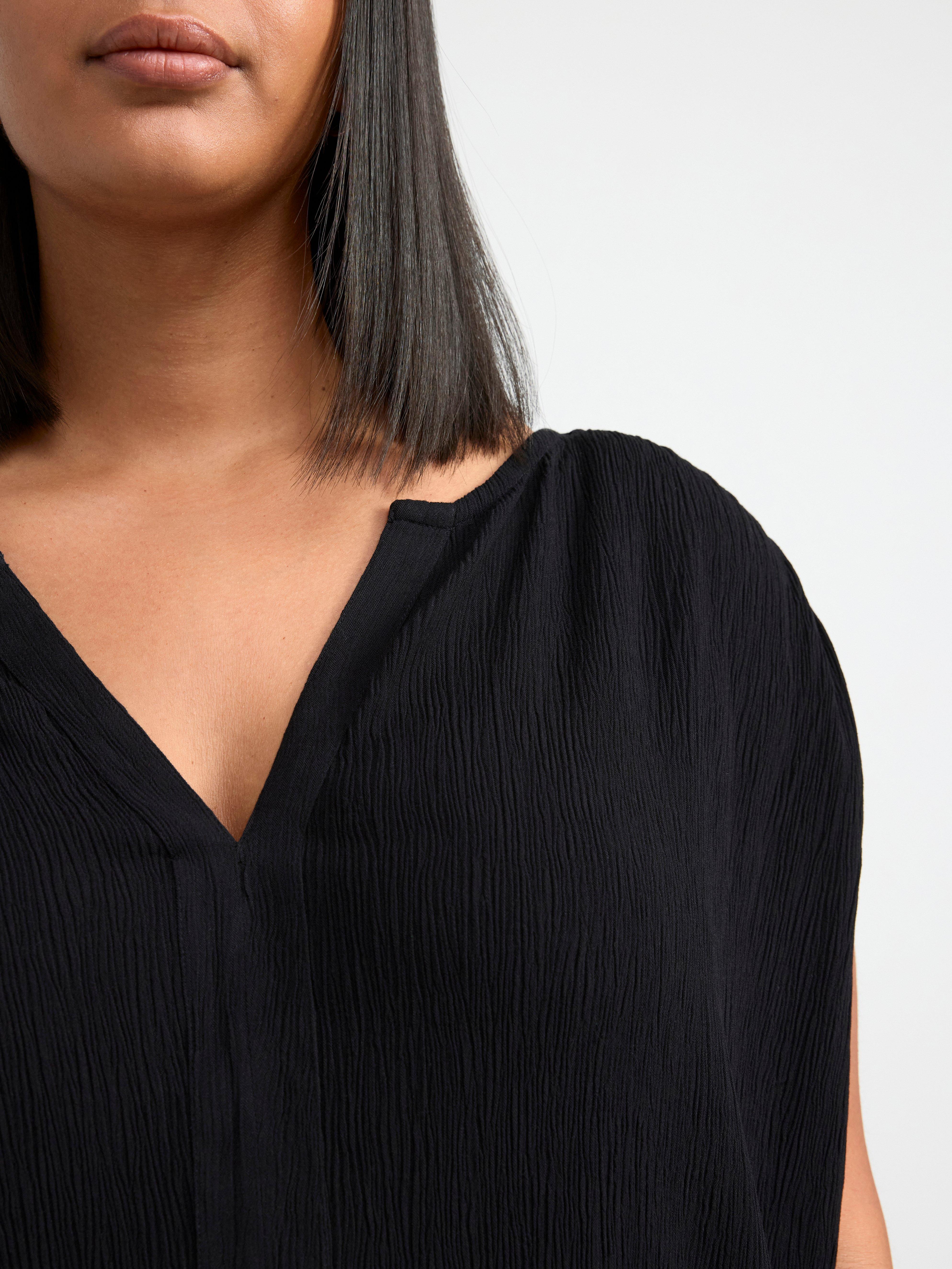Sleeveless v-neck top with texture Black
