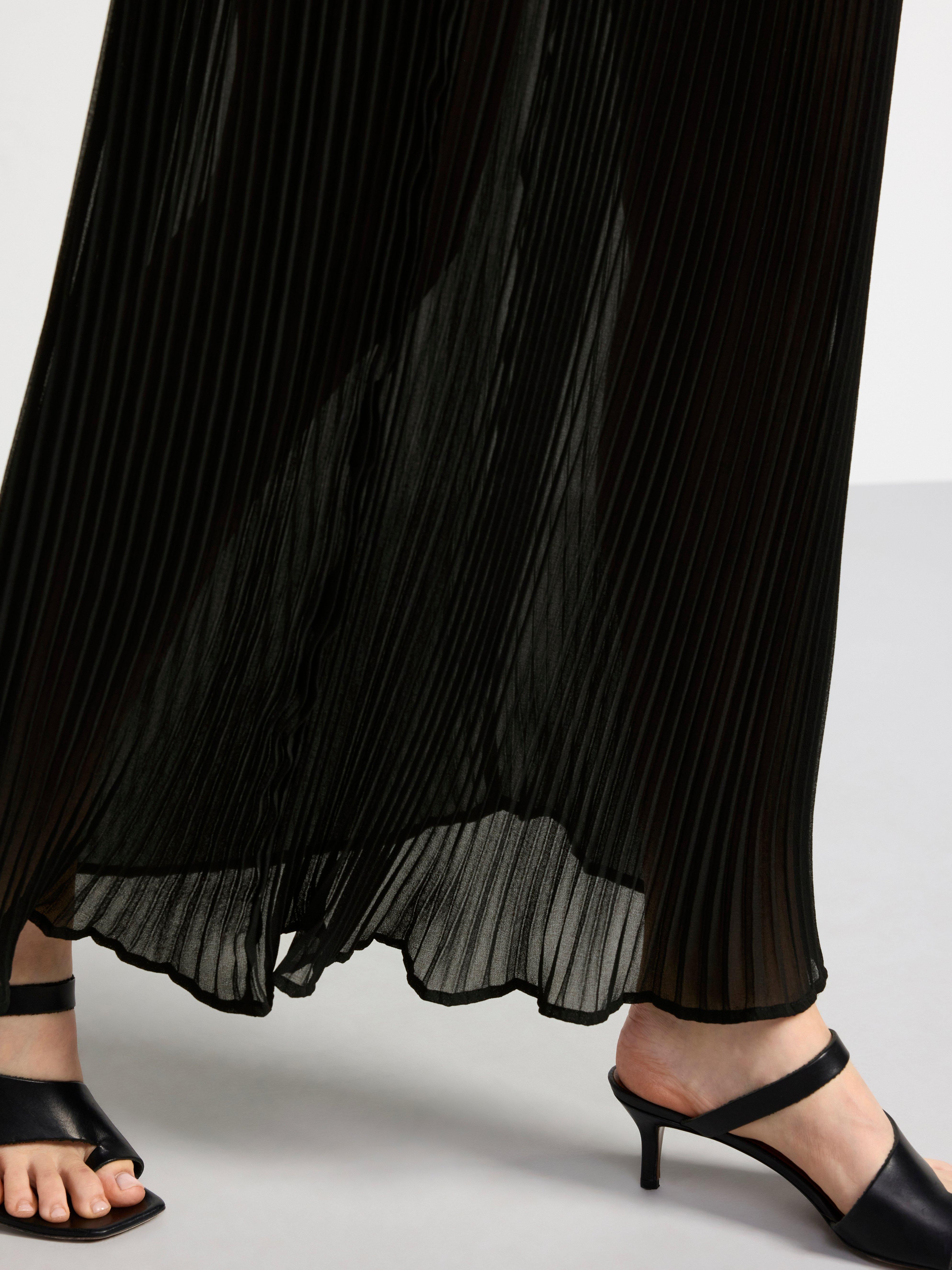 Pleated maxi skirt Black