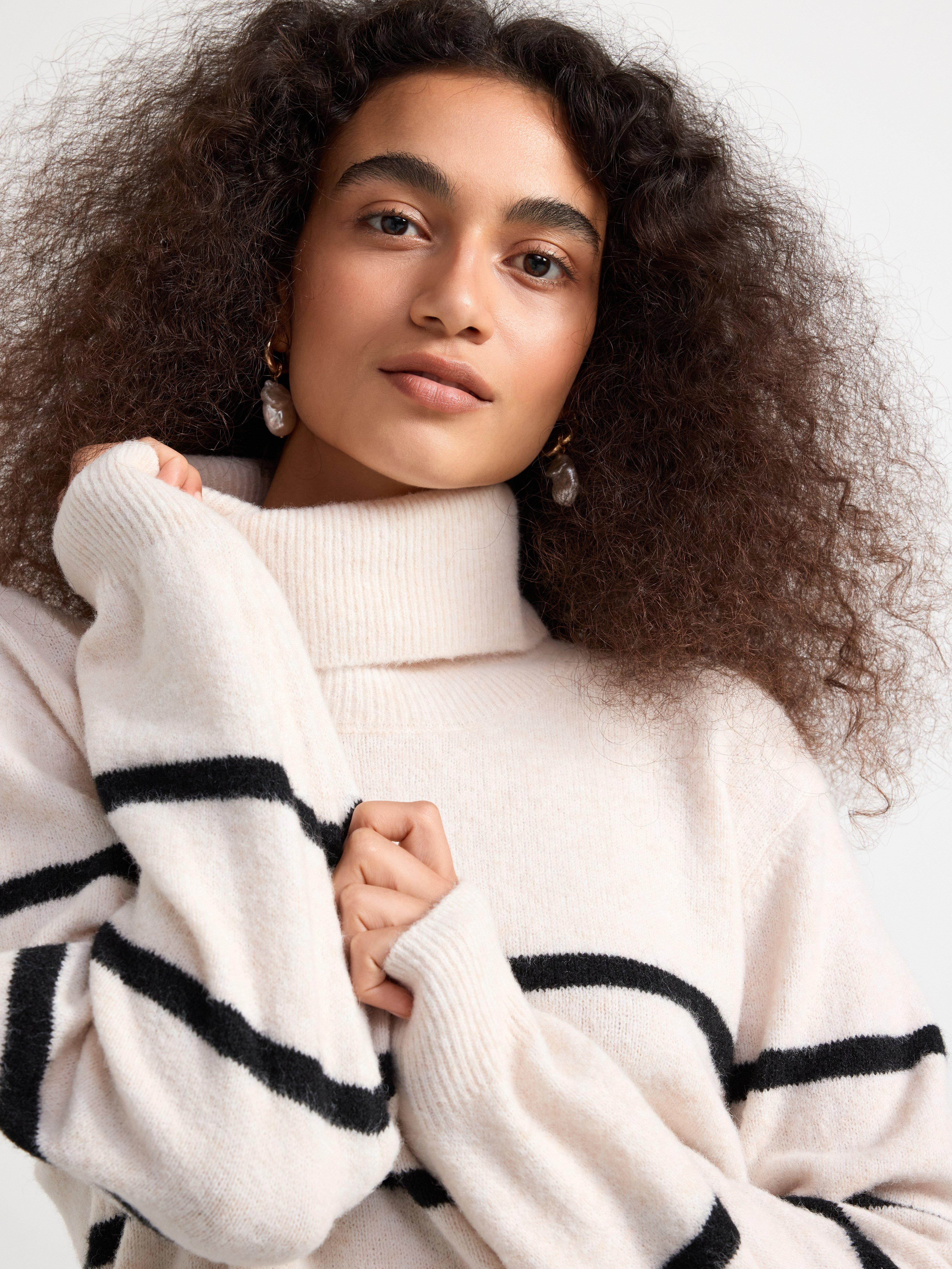 Knitted jumper with stripes beige