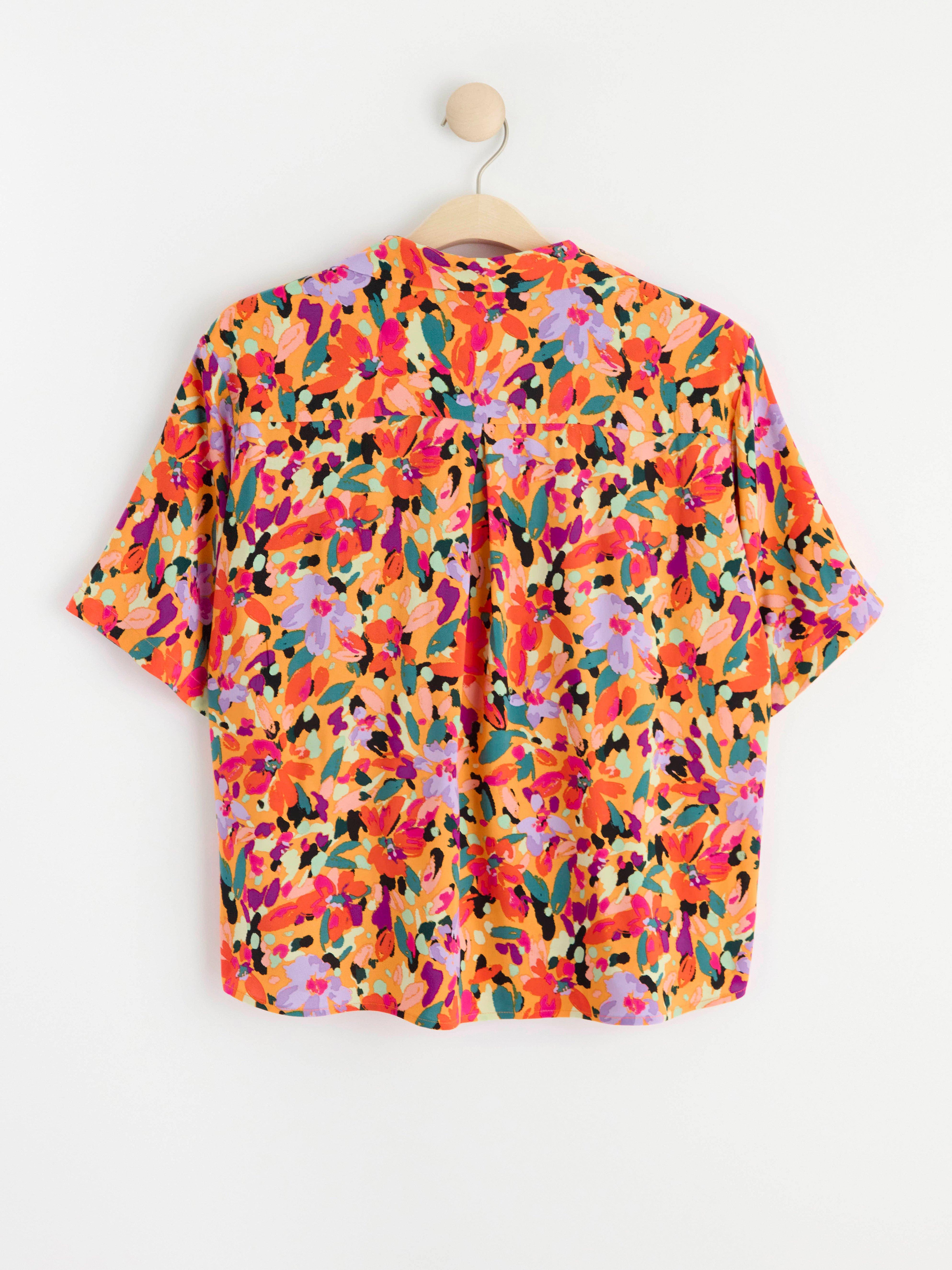 Short sleeved shirt orange