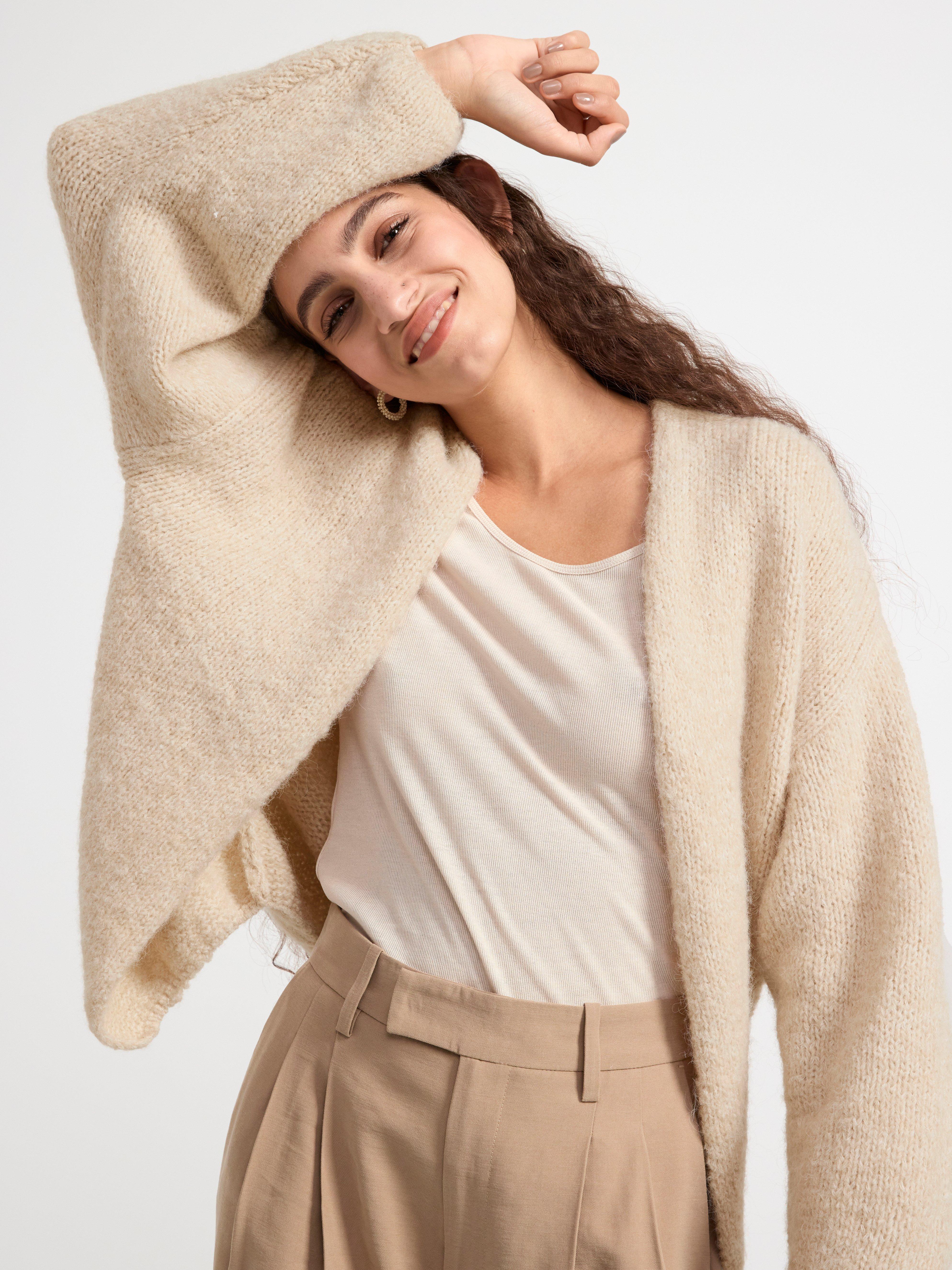 Knitted cardigan beige