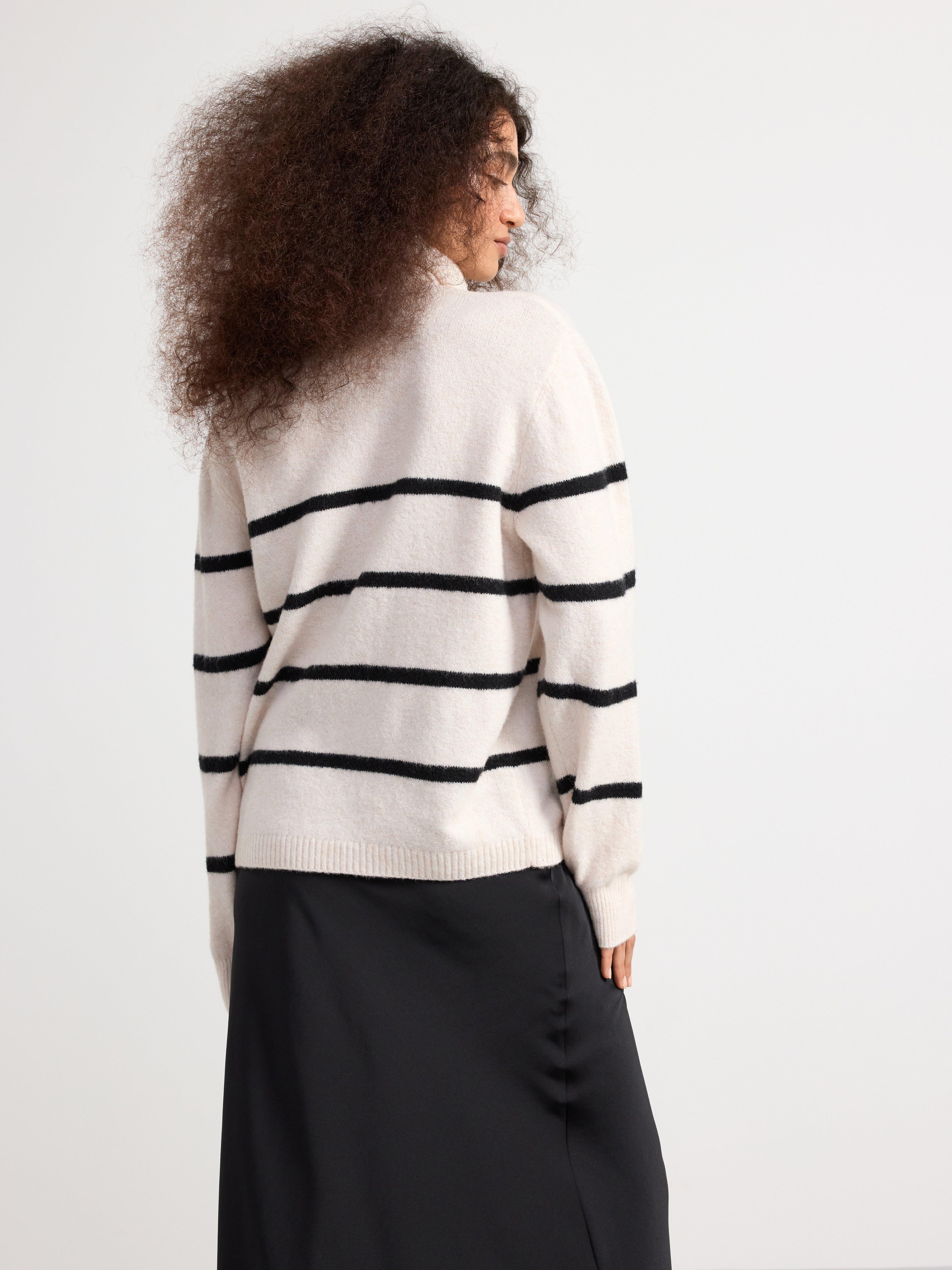 Knitted jumper with stripes beige