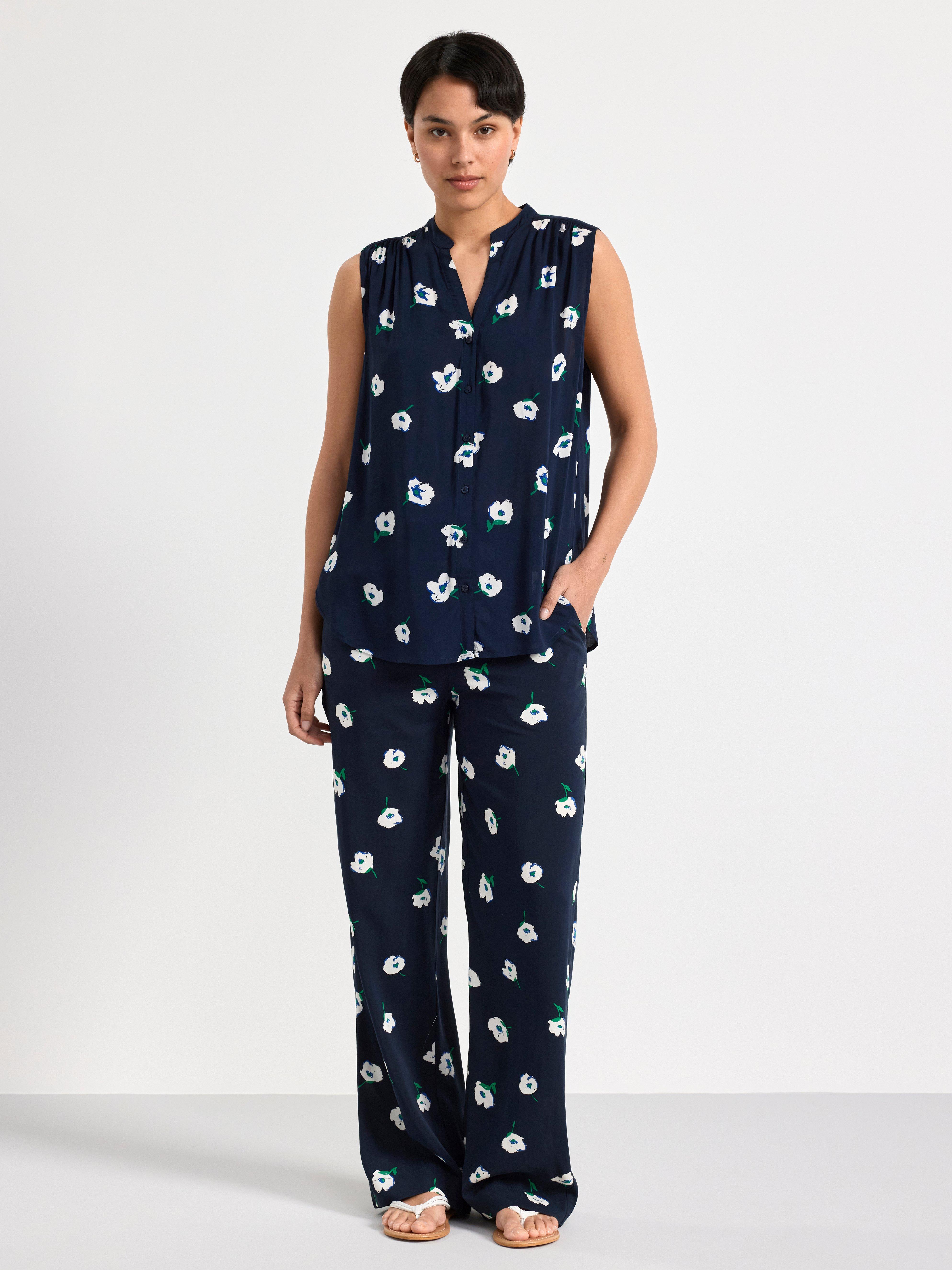 Sleeveless blouse with pattern Navy