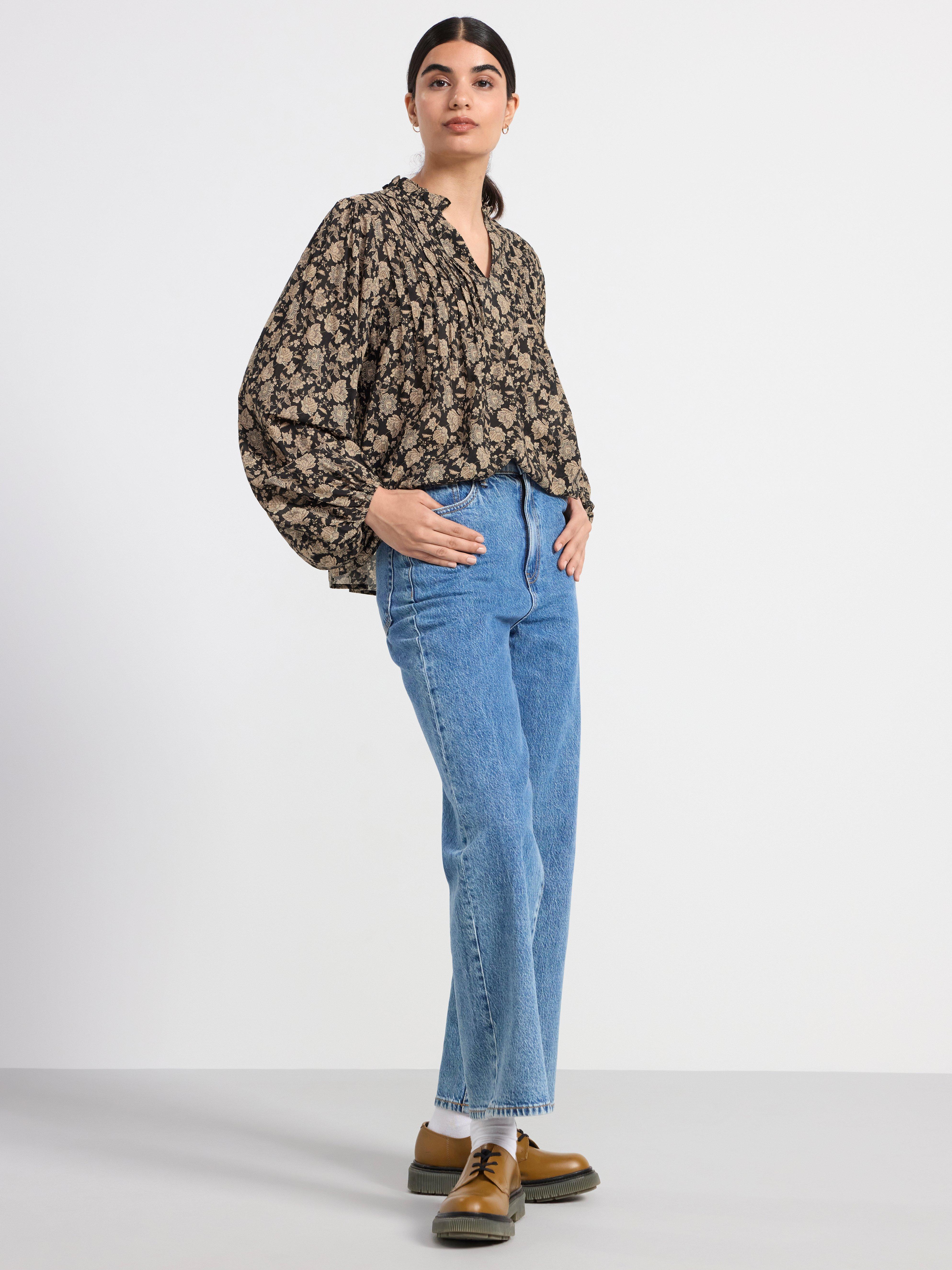 Puff sleeve blouse with flowers Black